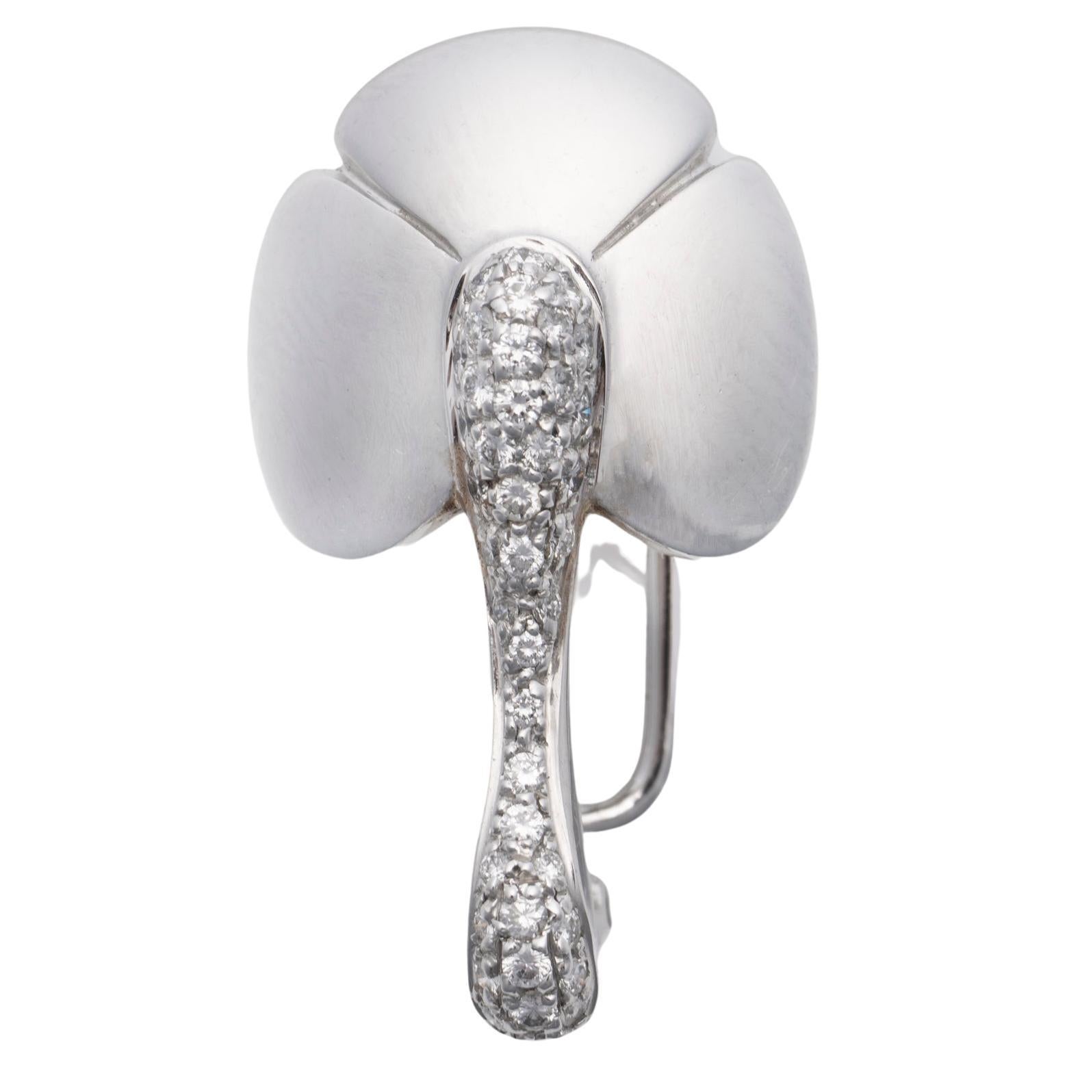 Chaumet 18kt White Gold Flower Pin Brooch/Pendant Set with 0.80ct Diamonds  For Sale