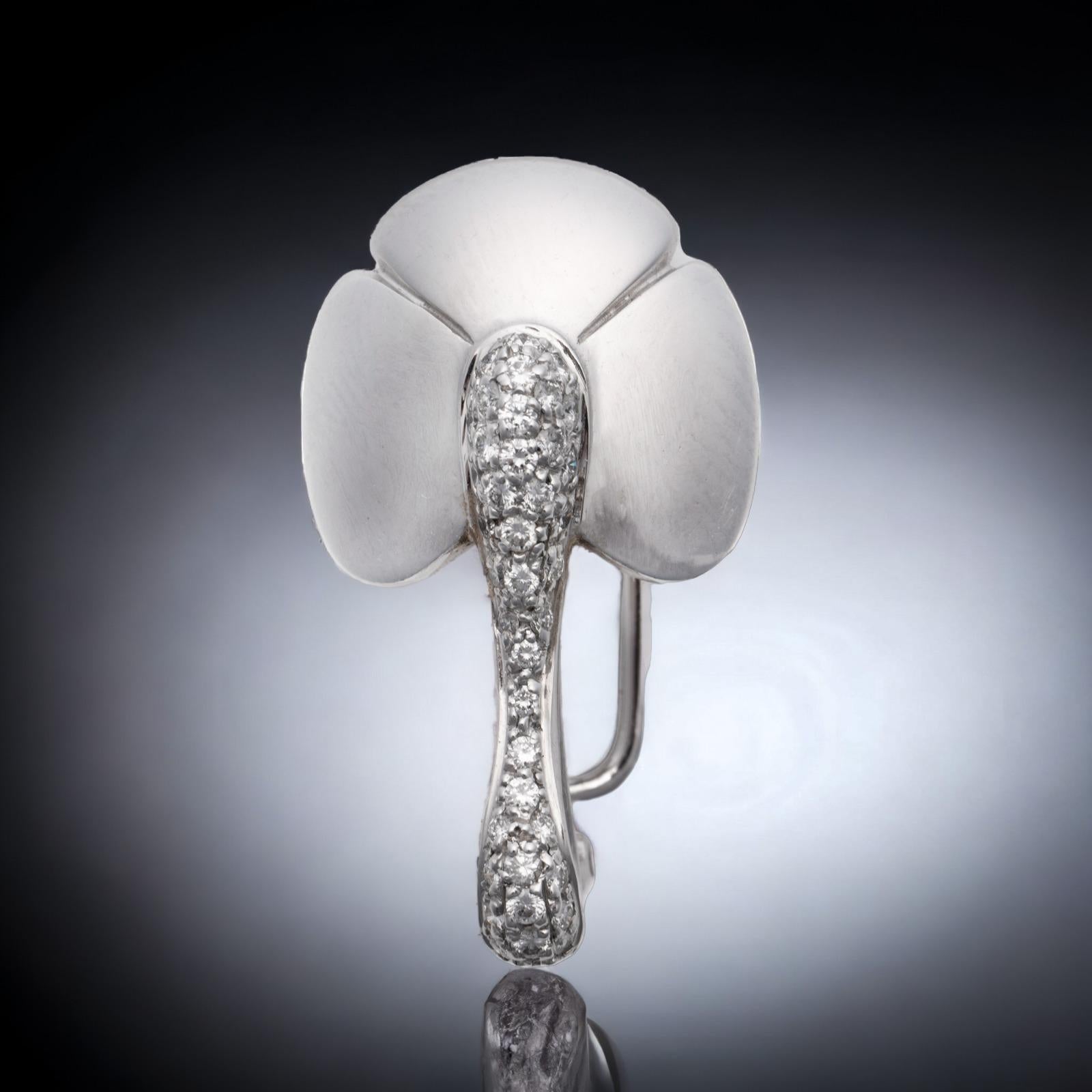 Chaumet 18kt white gold flower pin brooch/pendant set with 0.80 ct. diamonds. 
Maker: Chaumet
Made in France, Paris 
Fully hallmarked with serial number. 

Dimensions -
Length x width x height: 3.5 x 2 x 1 cm 
Weight: 10.00 grams

Diamonds - 
Cut: