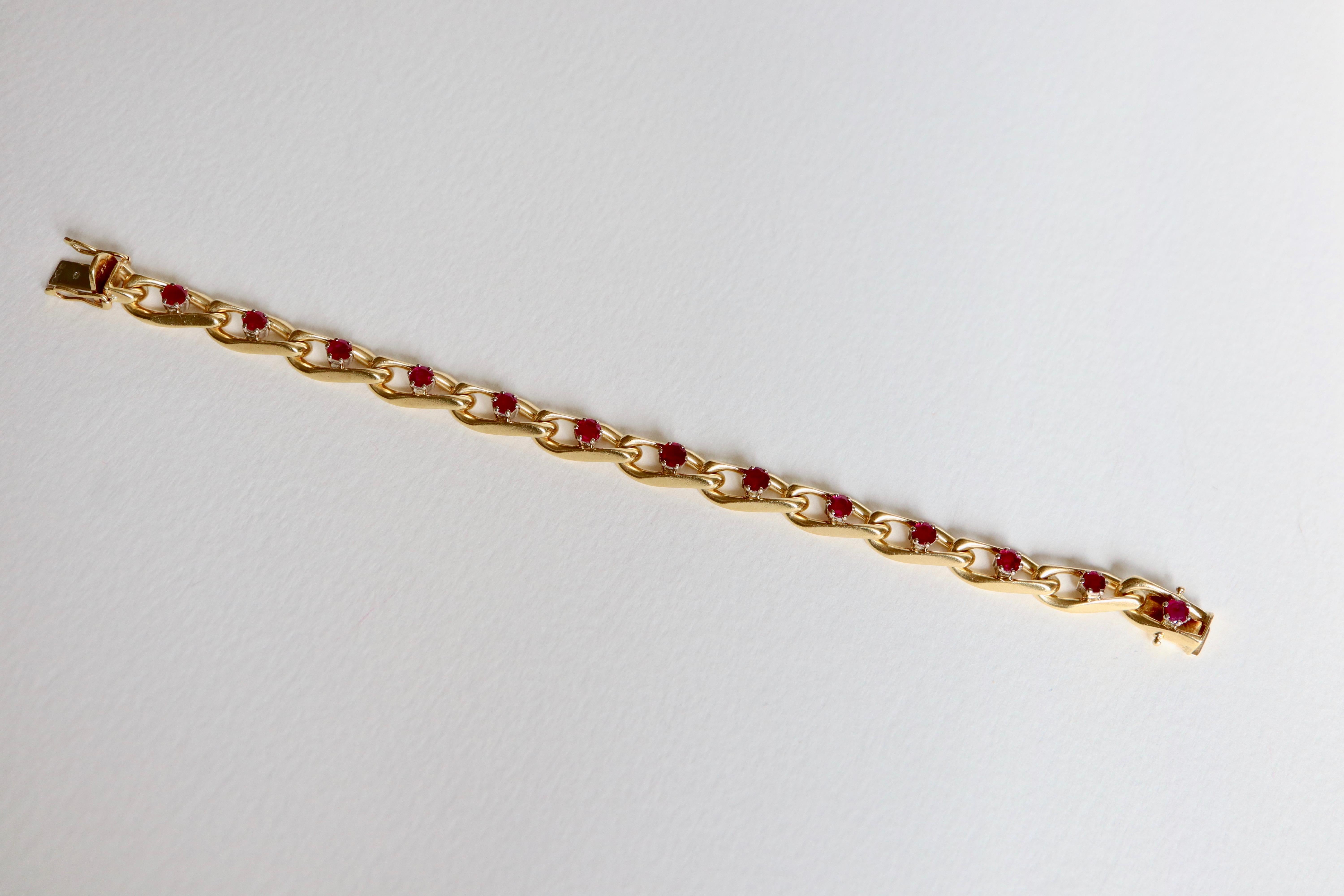 CHAUMET Bracelet in 18 Carat yellow Gold and 13 Ruby Jewels in the Center of each Link set with a Claw. 
Signed CHAUMET and numbered 7068C. Tab Clasp with Eight Security.
Gross weight: 31.9 g Length: 18 cm Width: 0.8 cm