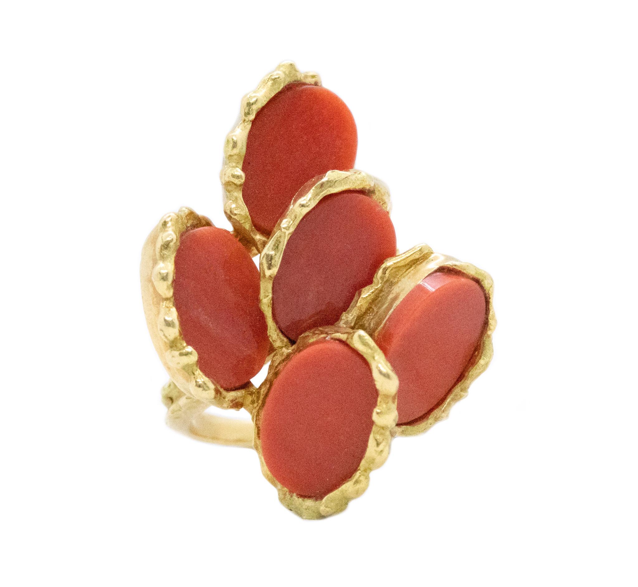 Chaumet 1970 Paris Retro Cocktail Ring in 18Kt Gold with Red Coral Carvings For Sale 2