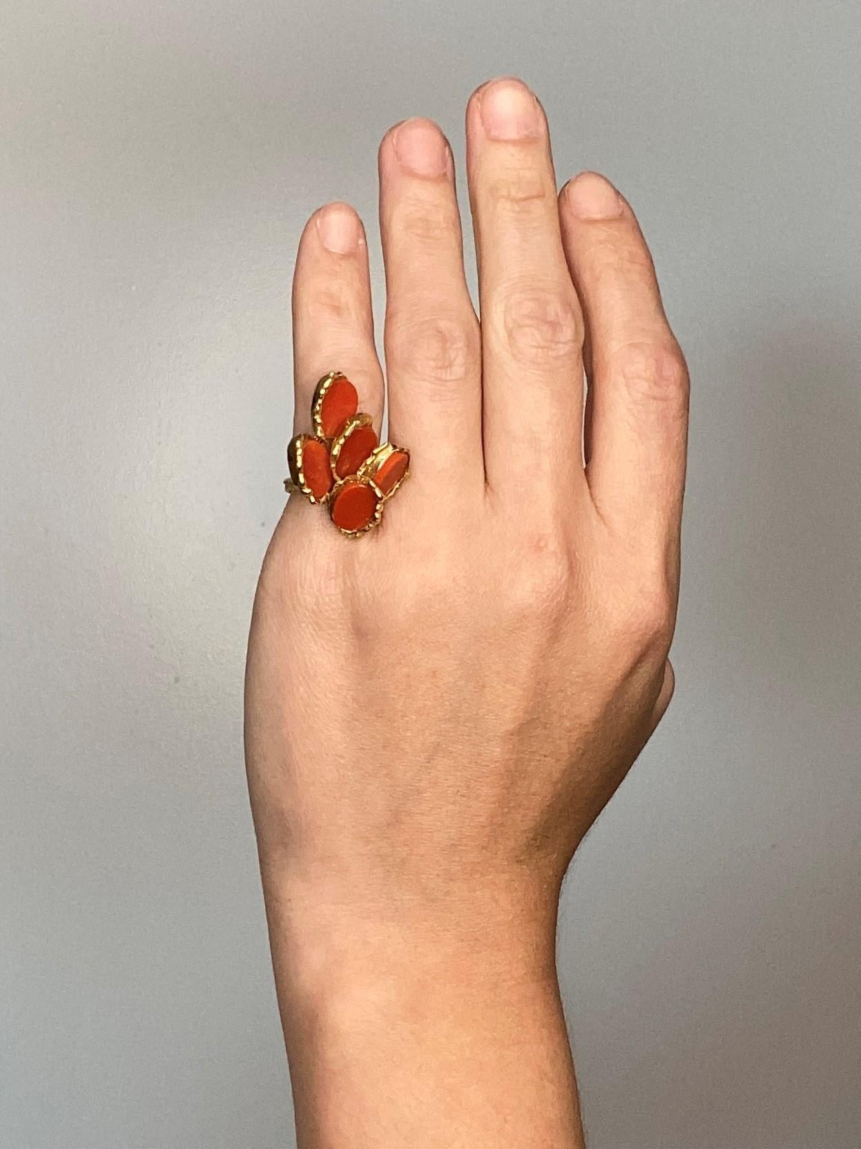 A rare ring designed by Chaumet.

Created by the house of Chaumet in Paris, France at the beginning of the 1970's It was crafted in solid yellow gold of 18 karats, with textured organic motifs. 

Embellished with 5 carved oval pieces of reddish