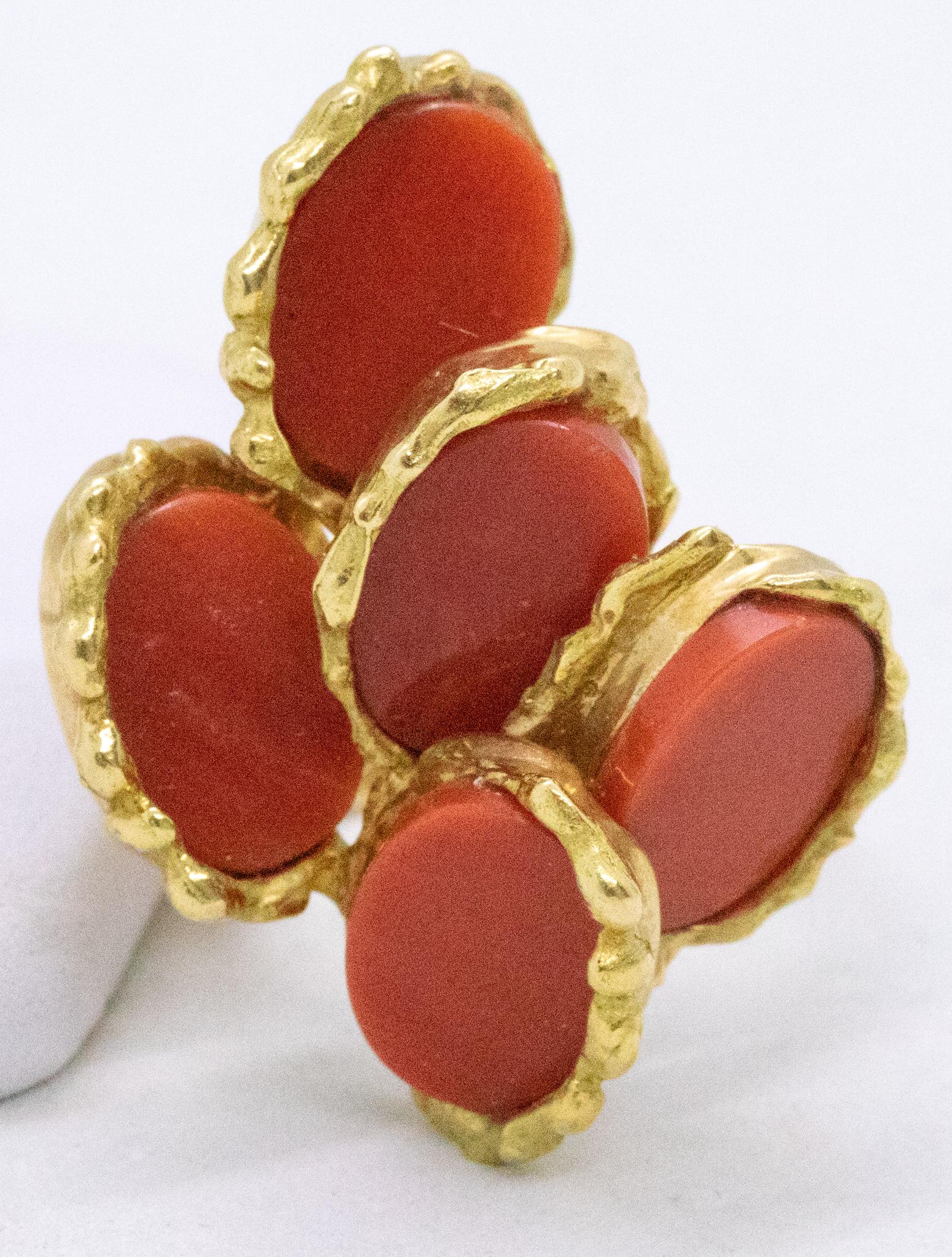 Cabochon Chaumet 1970 Paris Retro Cocktail Ring in 18Kt Gold with Red Coral Carvings For Sale