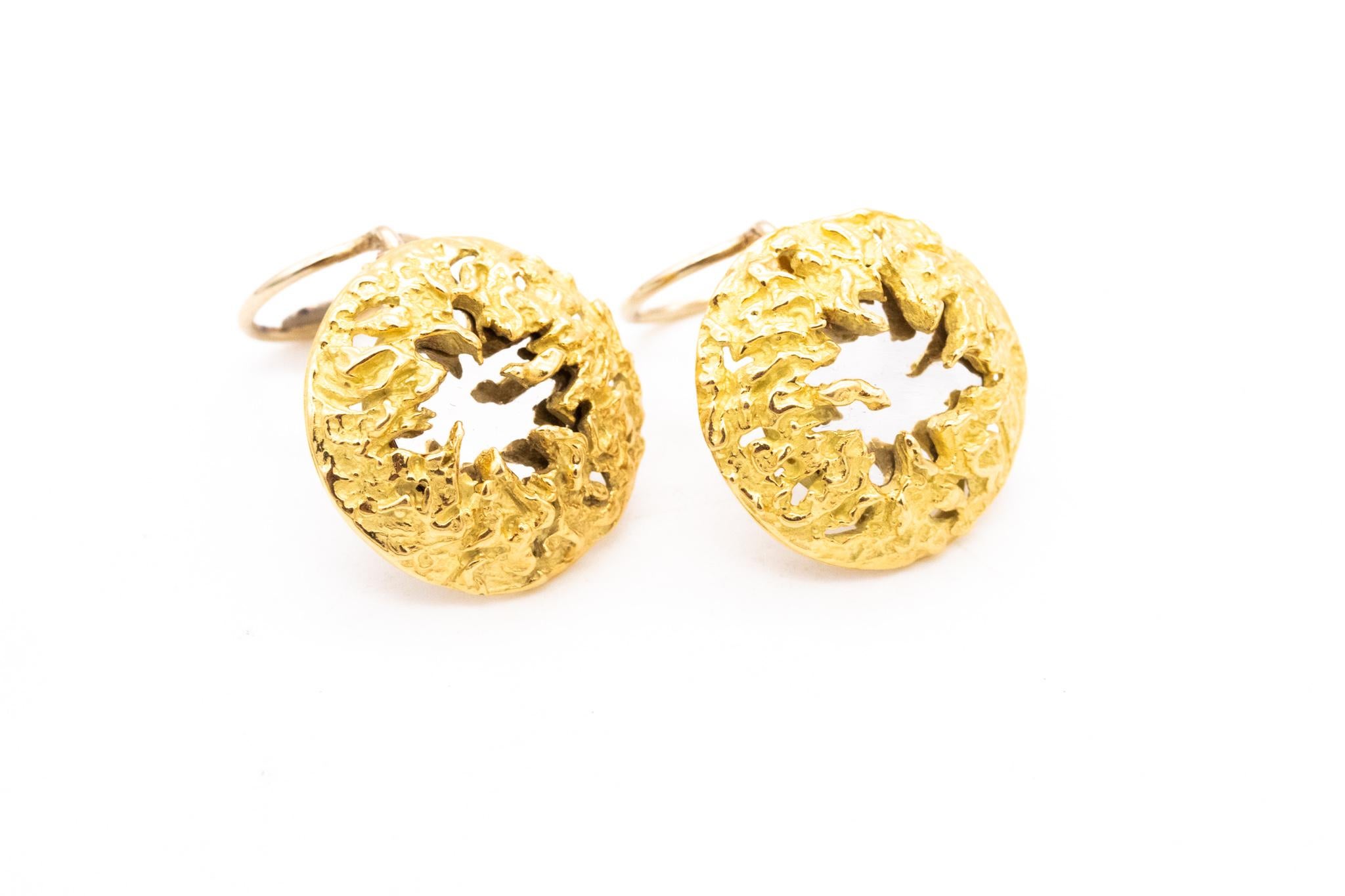 Modernist Chaumet 1970 Paris Retro Mirrored Clip Earrings in Textured 18Kt Yellow Gold For Sale