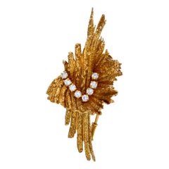 Chaumet 1970s Brooch / Pin of 18 Carat Gold Set with Diamonds