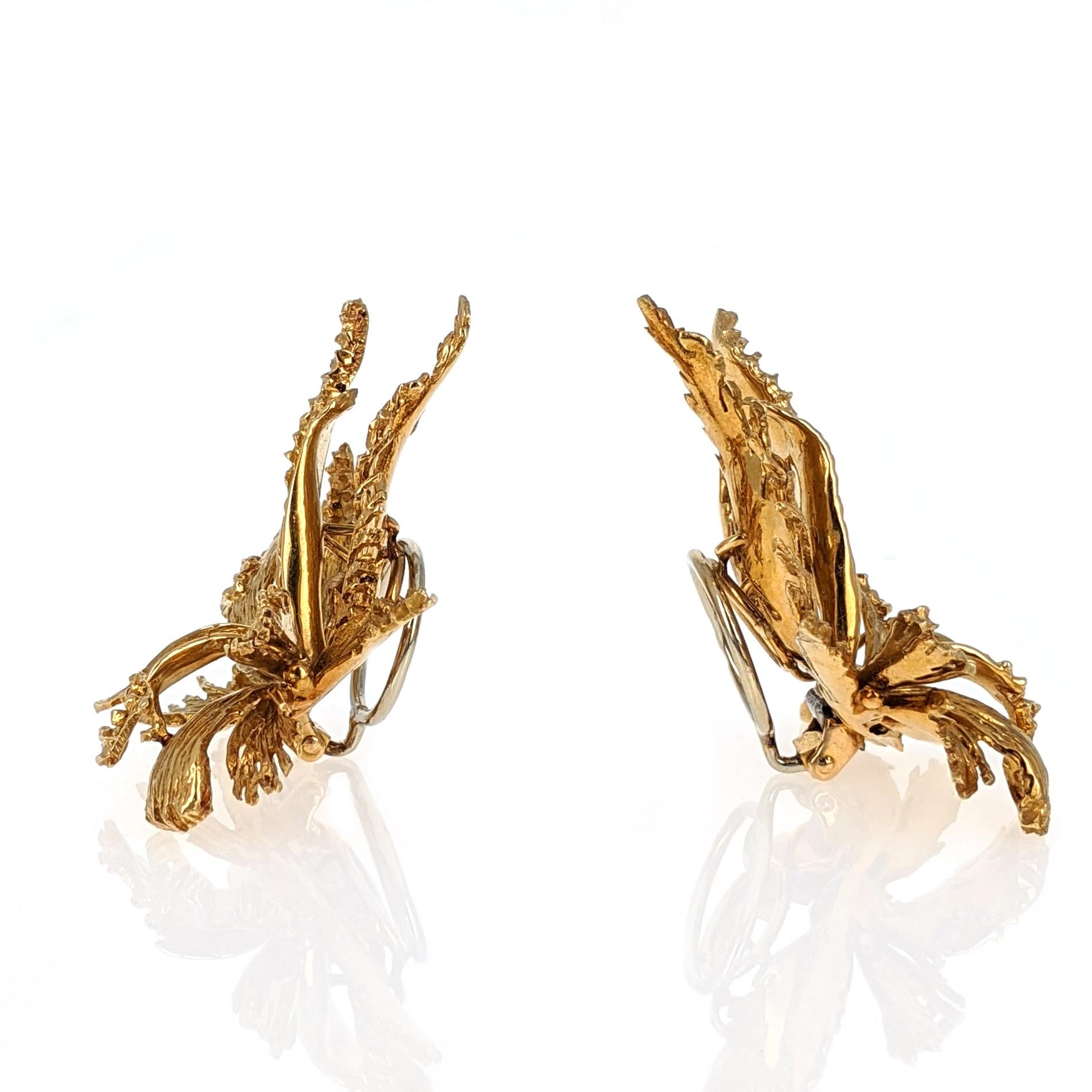Chaumet 1970s French Gold Leaf Clip Earrings In Good Condition For Sale In New York, NY