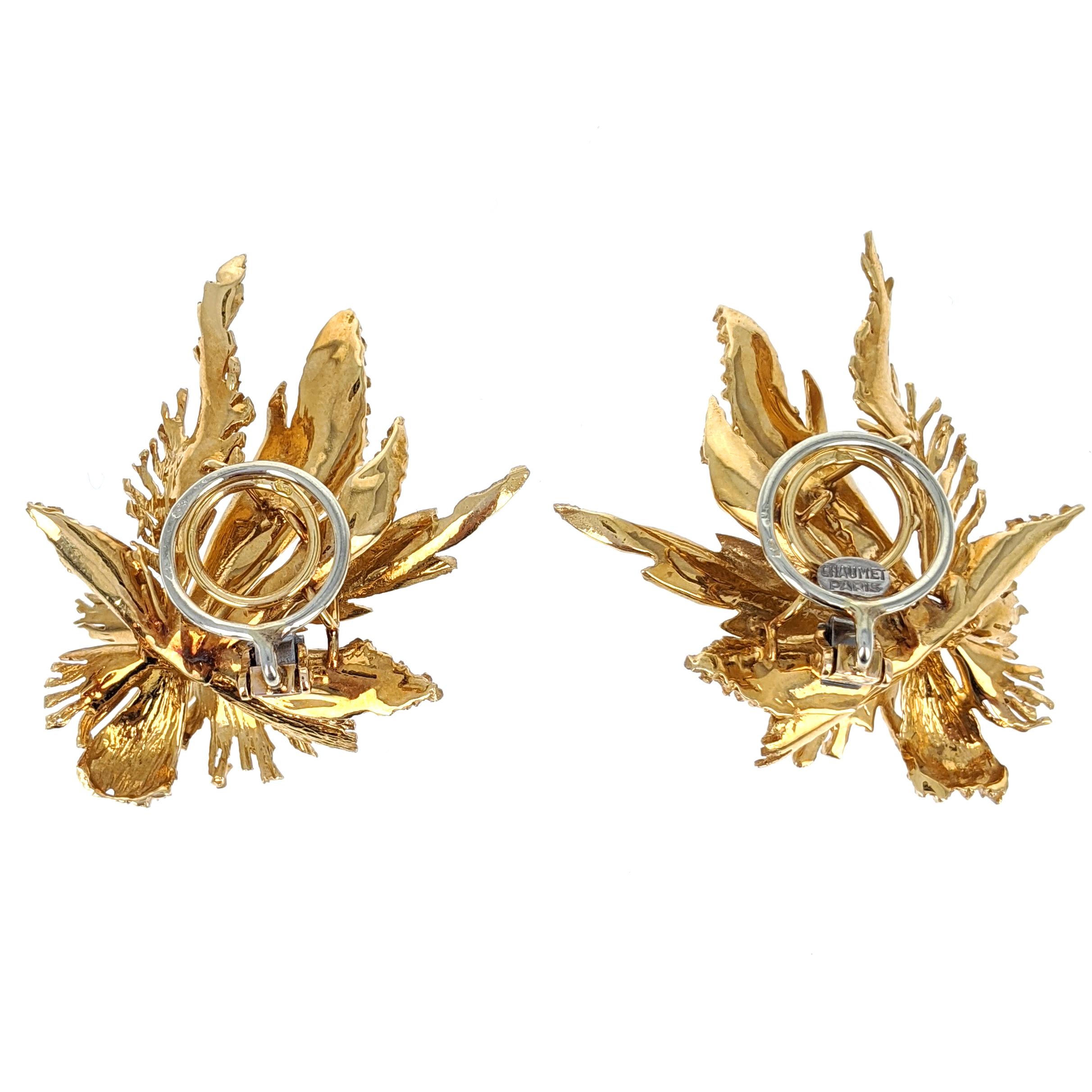 Women's or Men's Chaumet 1970s French Gold Leaf Clip Earrings For Sale