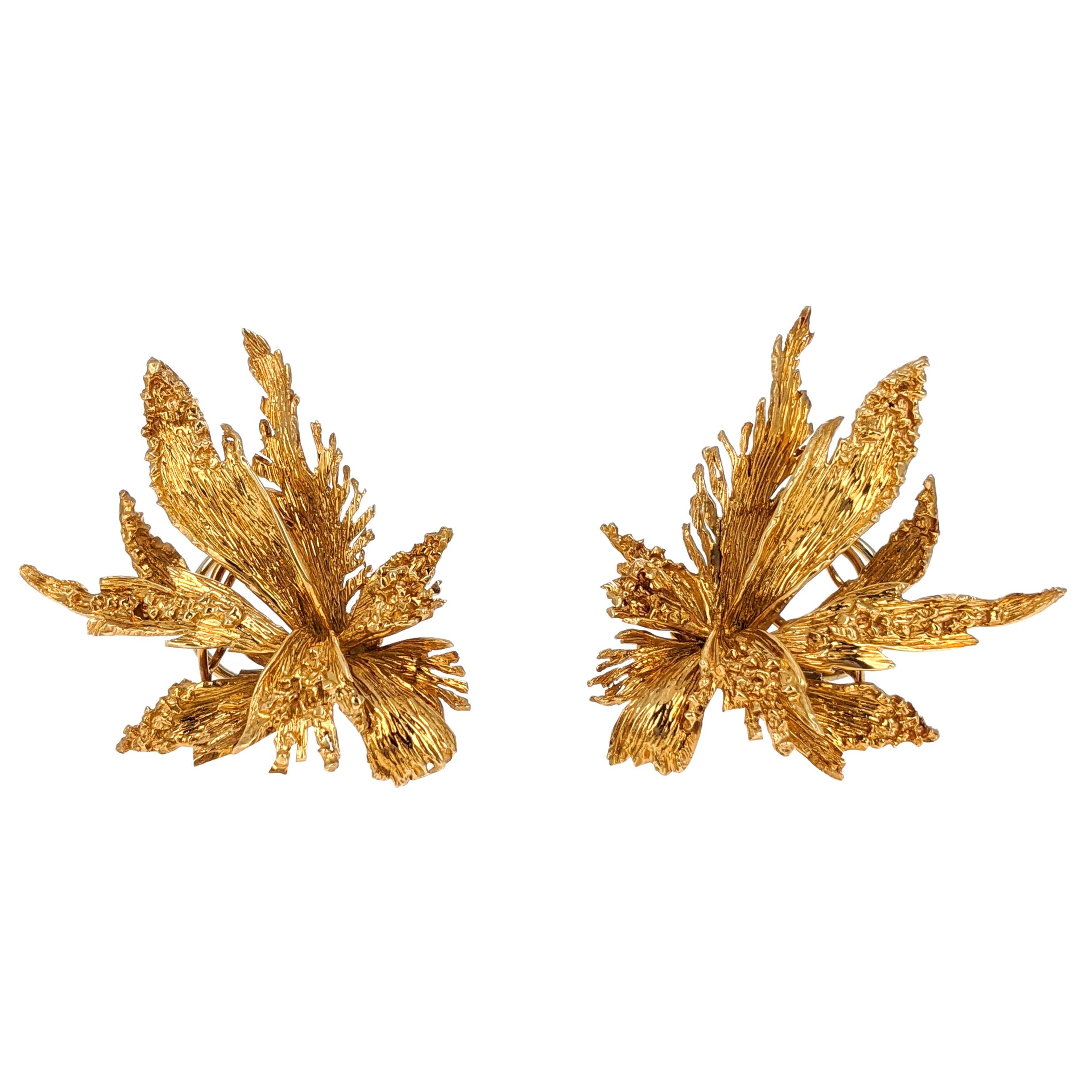 Chaumet 1970s French Gold Leaf Clip Earrings For Sale