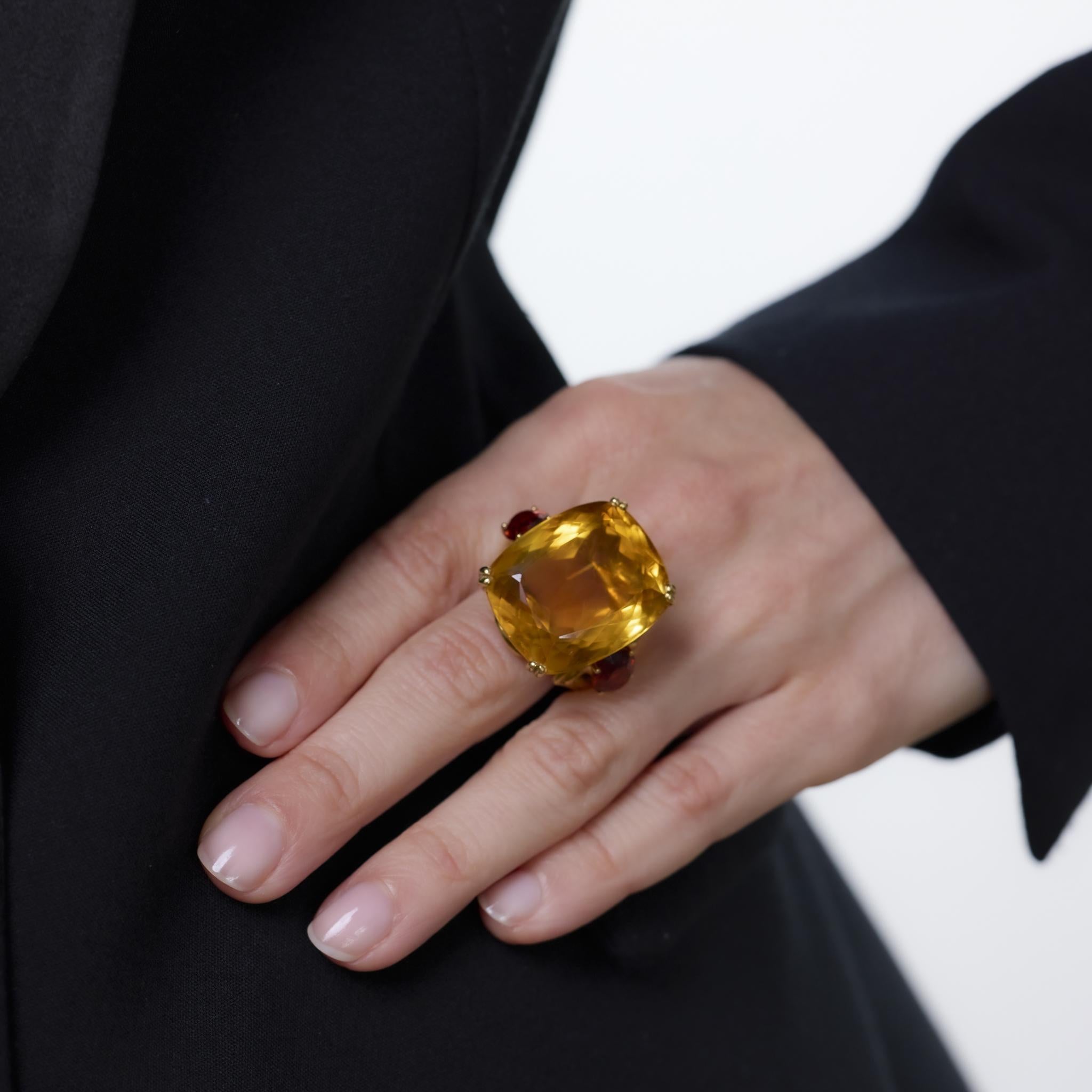 Taille coussin Chaumet, bague cocktail en or jaune 18 carats avec citrine 45,50 carats en vente