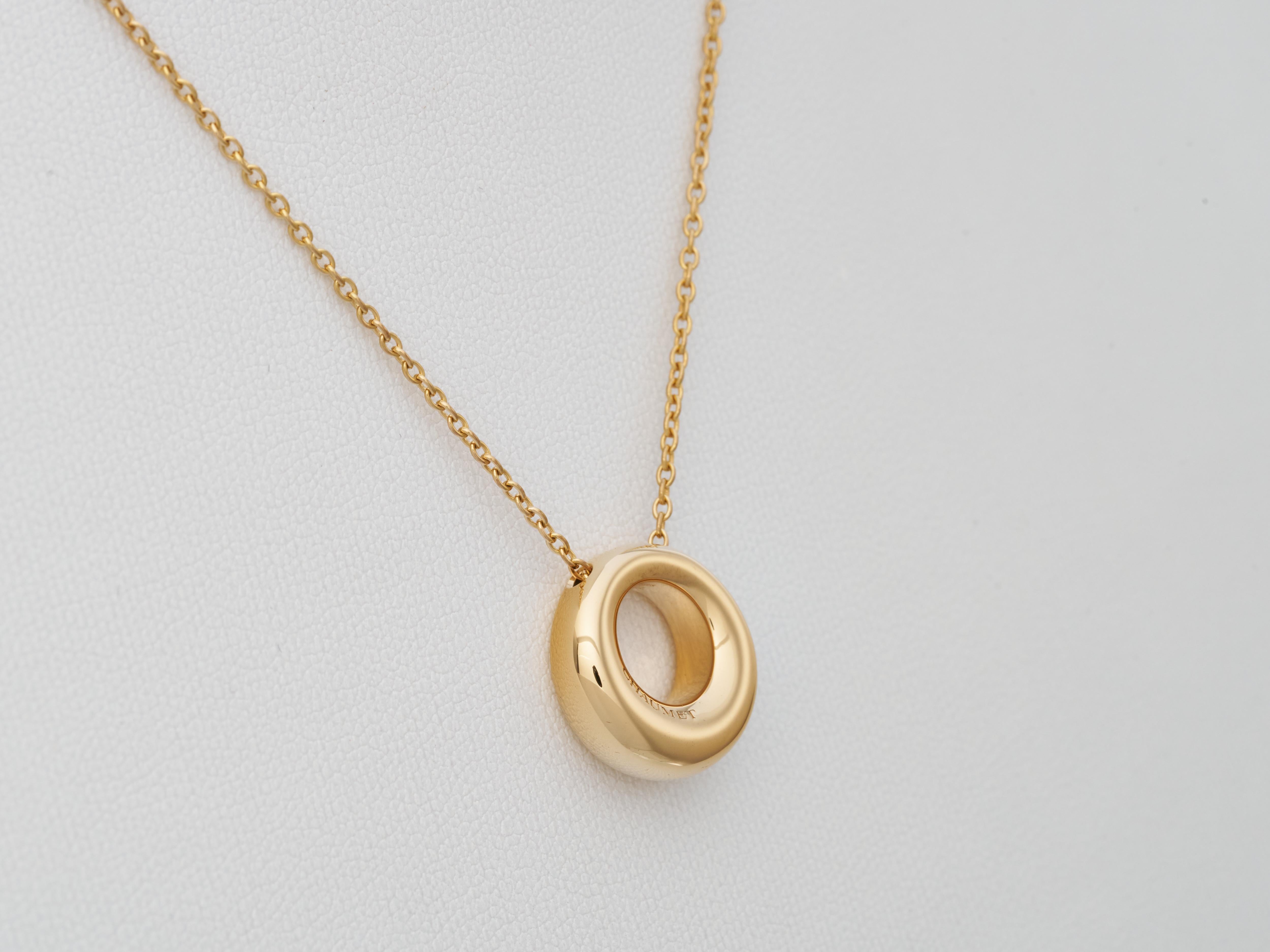 Chaumet Annaud Collier pendentif rond sur chaîne vintage en or jaune 18 carats en vente 2
