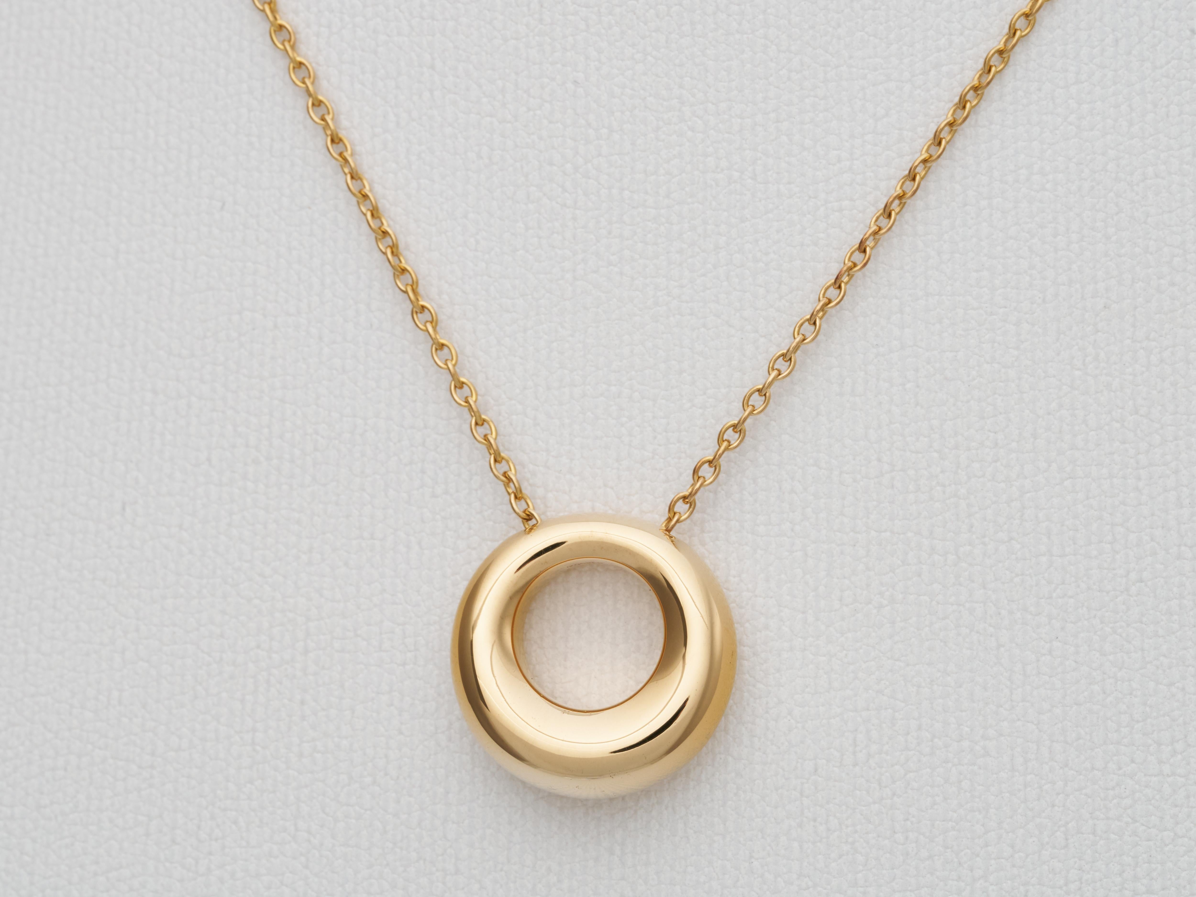 Chaumet Annaud Collier pendentif rond sur chaîne vintage en or jaune 18 carats en vente 4