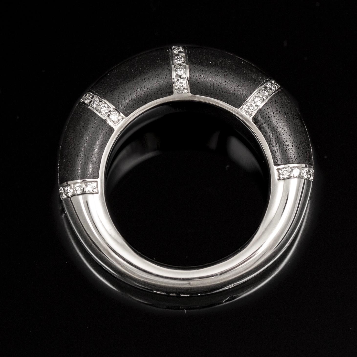 Moderne Chaumet Anneau Bague cocktail en or blanc 18 carats avec diamants et ébène noir, France, années 1990 en vente