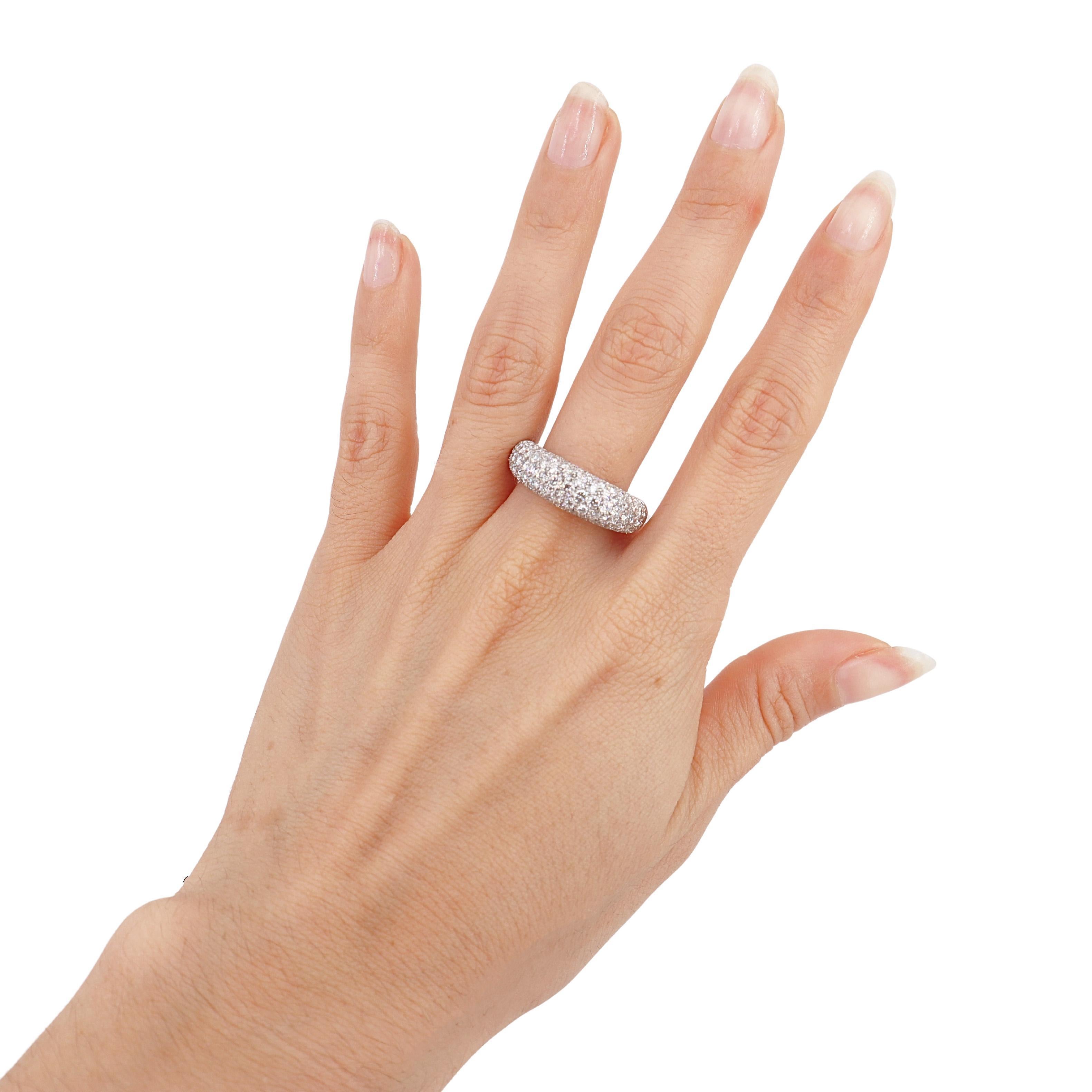 This exceptional ring is signed by Maison Chaumet from the renowned Anneau collection. Crafted in 18kt white gold, it features a stunning pavé of 107 round brilliant cut diamonds, weighing approximately 2.75 carats. The diamonds exhibit F-G