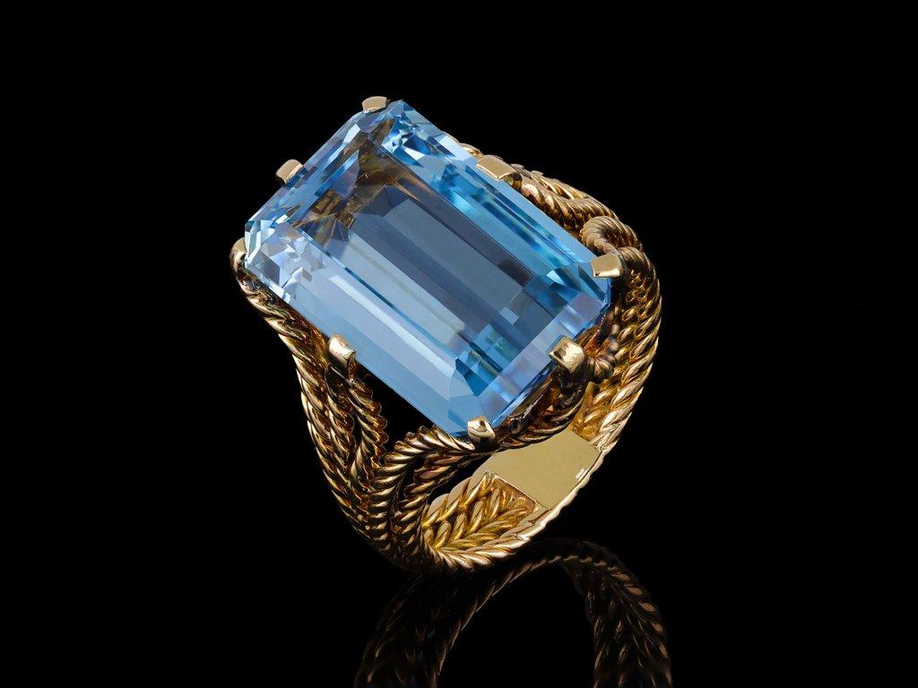 Emerald Cut Chaumet aquamarine ring, French, circa 1945. For Sale