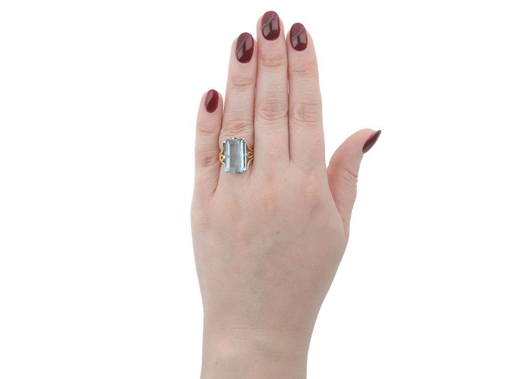 Chaumet aquamarine ring, French, circa 1945. In Good Condition For Sale In London, GB