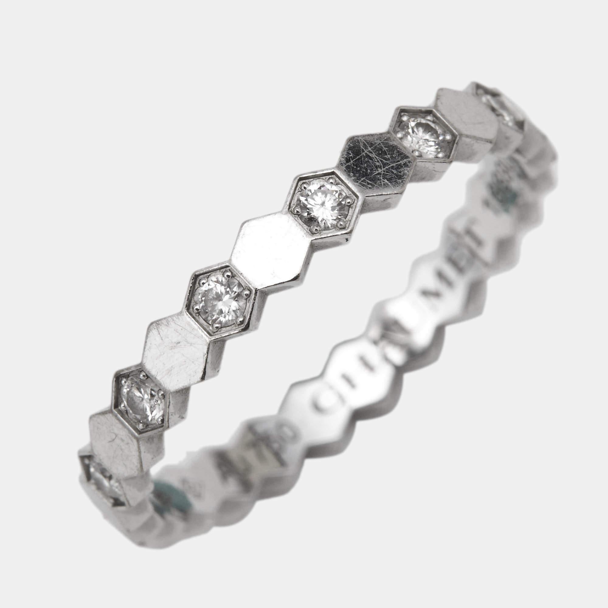 Chaumet Bee My Love Diamond 18k White Gold Band Ring In Fair Condition In Dubai, Al Qouz 2