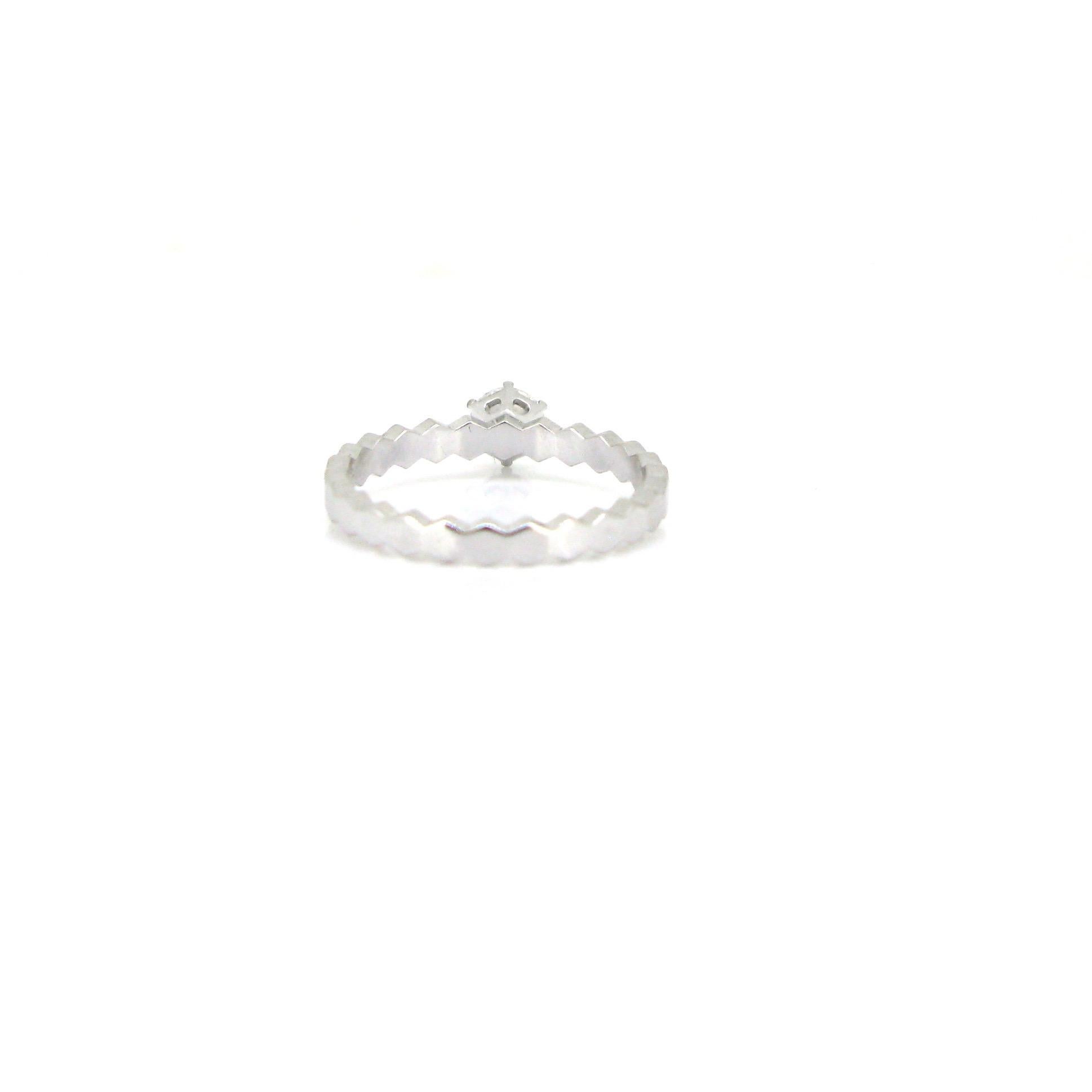 Modern Chaumet Bee My Love Solitaire Ring, 18 Karat White Gold, France