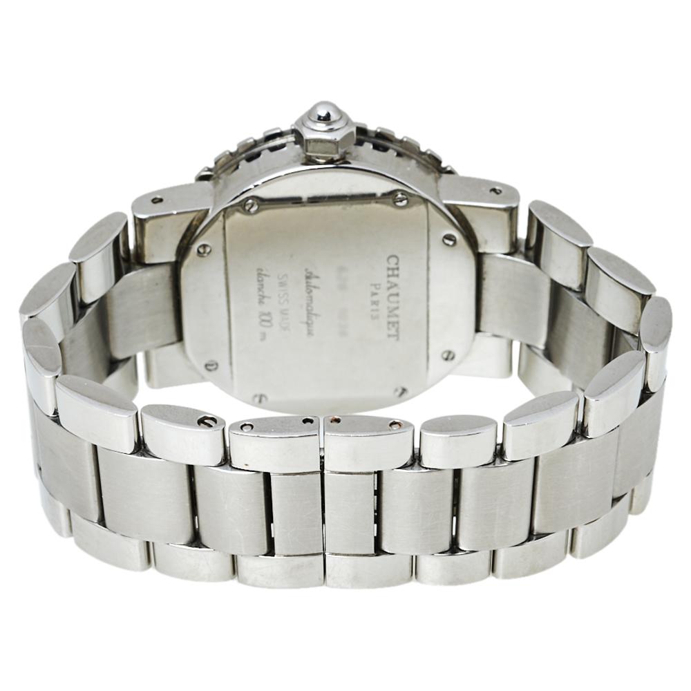 Created with precision and in true worship of the art of watchmaking, this unisex Class One watch is from Chaumet, and it is their first jeweled diving watch. Meticulously made from stainless steel, the timepiece has a beige dial with Roman numerals