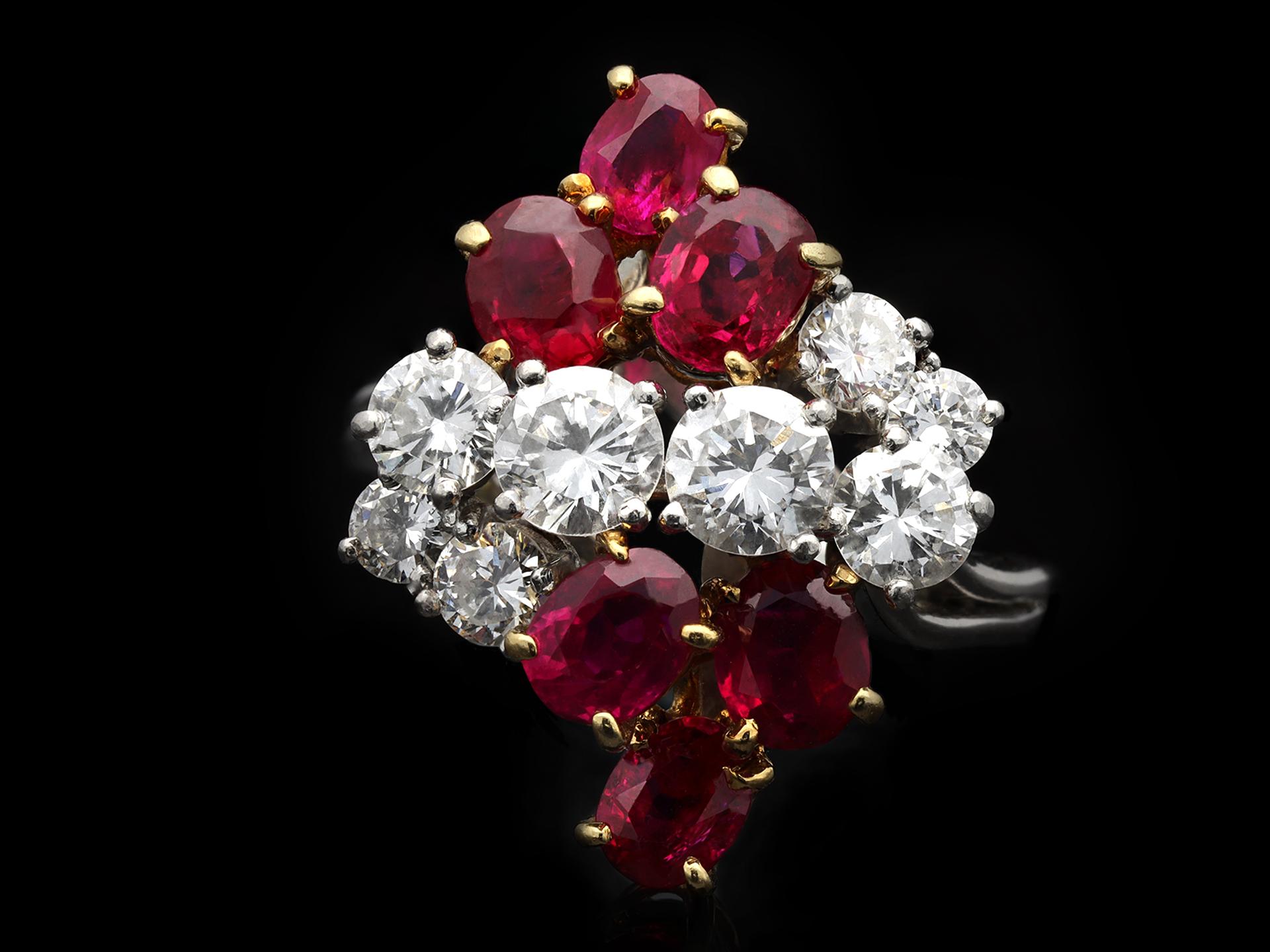 Chaumet Bague avec grappe de rubis de Birmanie et diamants, vers 1960 en vente 3