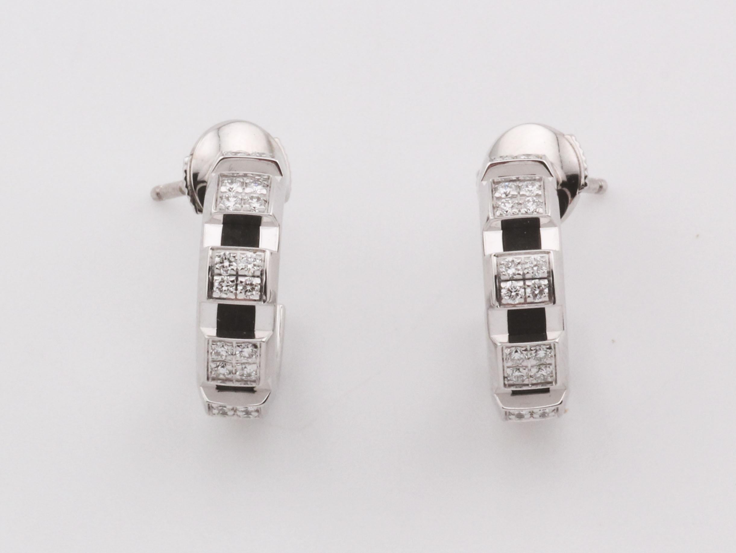 Contemporaneo Orecchini a cerchio con diamante in oro bianco 18 carati Chaumet Class One in vendita