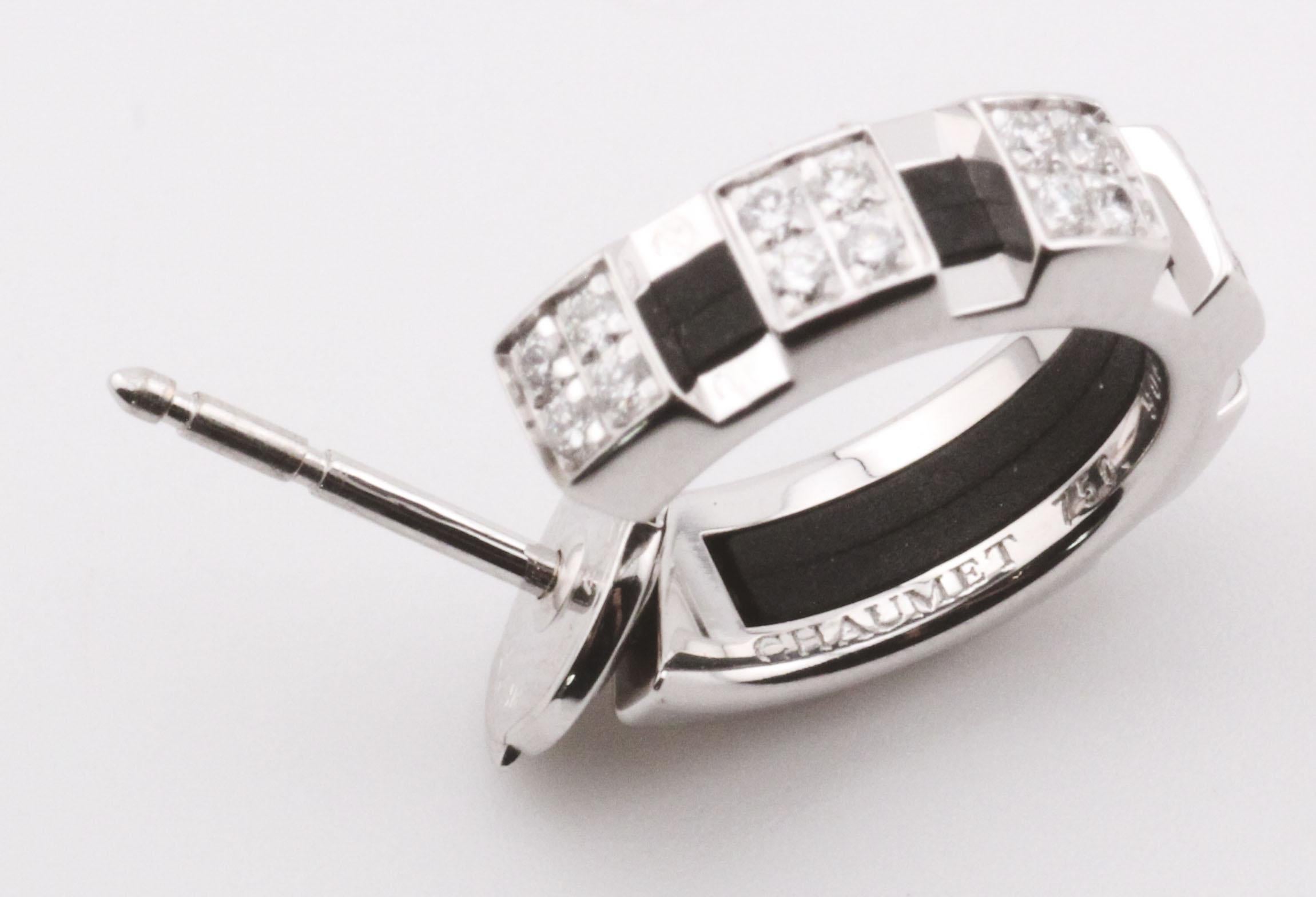 Orecchini a cerchio con diamante in oro bianco 18 carati Chaumet Class One in vendita 1