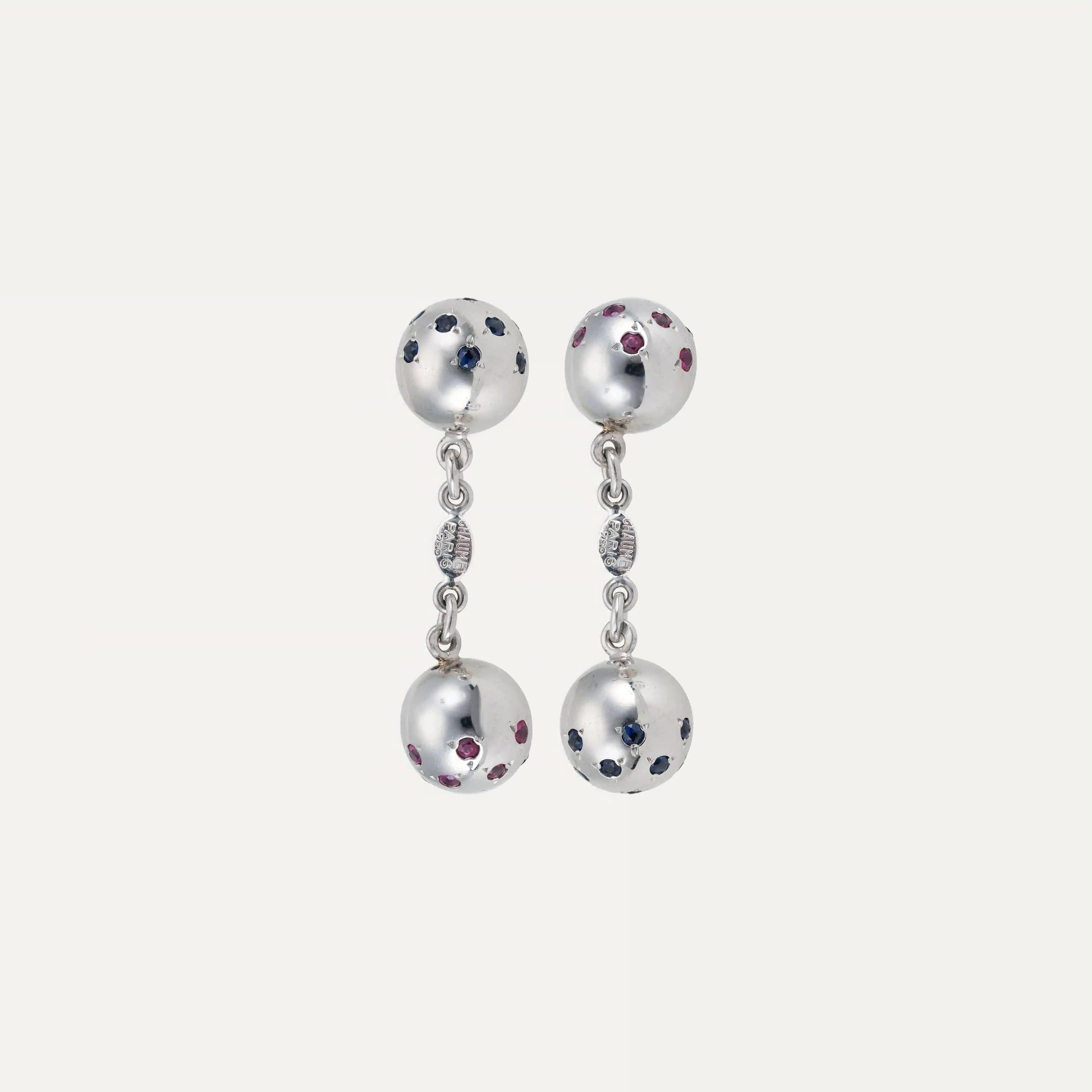 Contemporaneo Gemelli Chaumet in oro, rubini e zaffiri in vendita