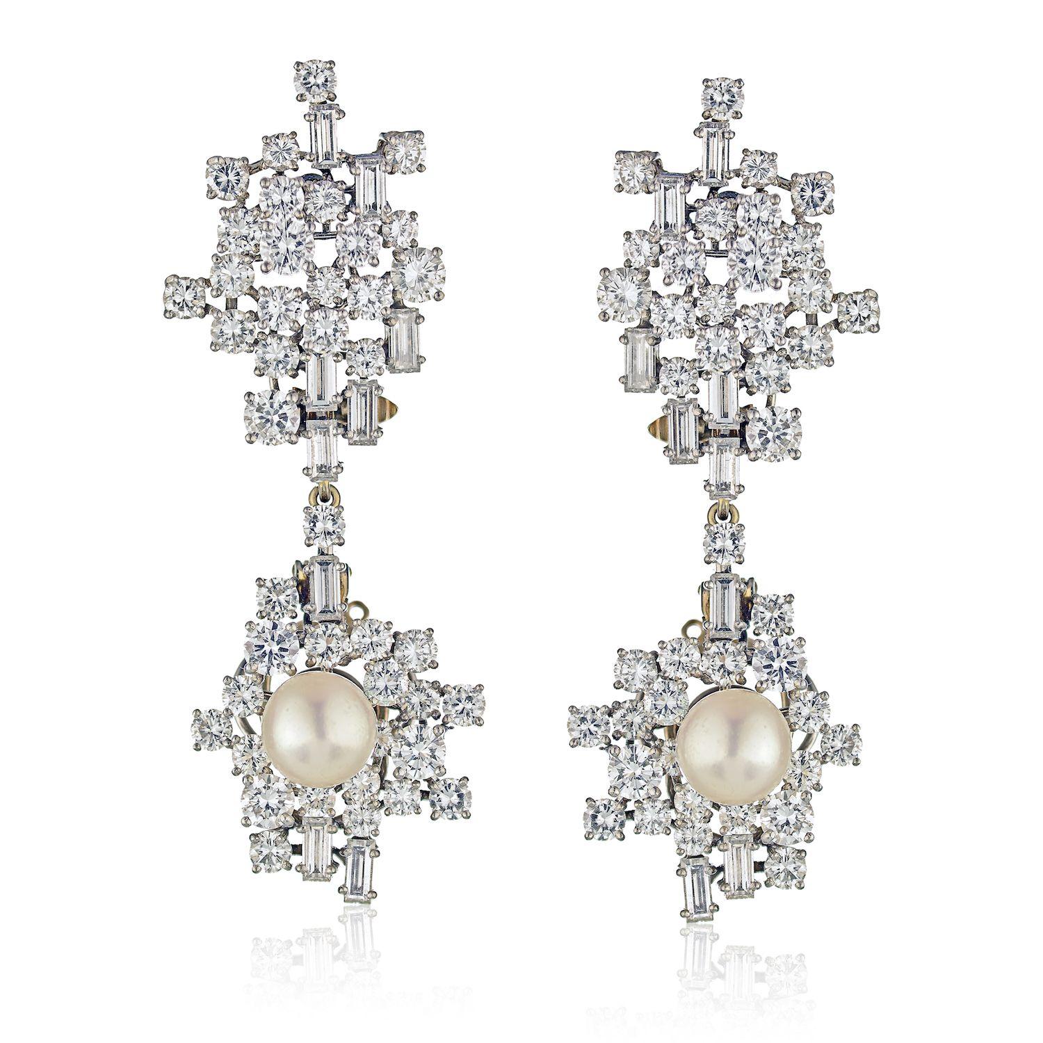 Chaumet Clips d'oreilles pendants en forme de goutte en diamants et perles en vente 4