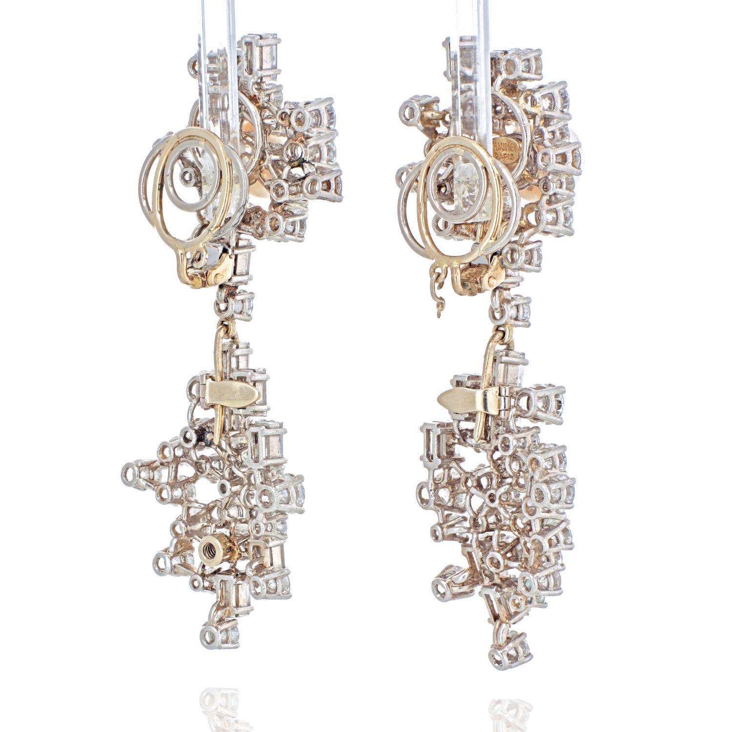 Taille baguette Chaumet Clips d'oreilles pendants en forme de goutte en diamants et perles en vente