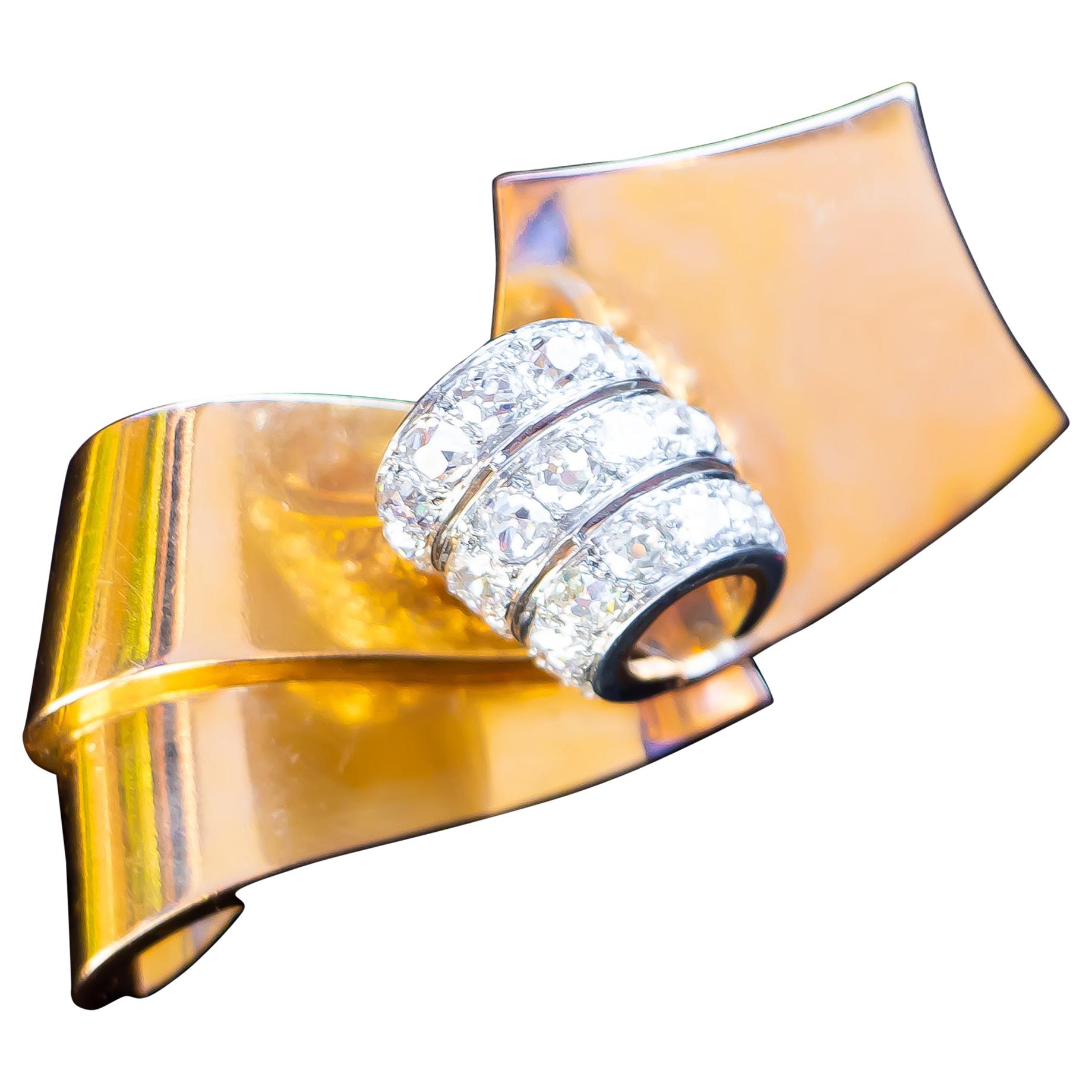 Chaumet Diamond Brooch 5.2 Carat 18 Karat Yellow Gold