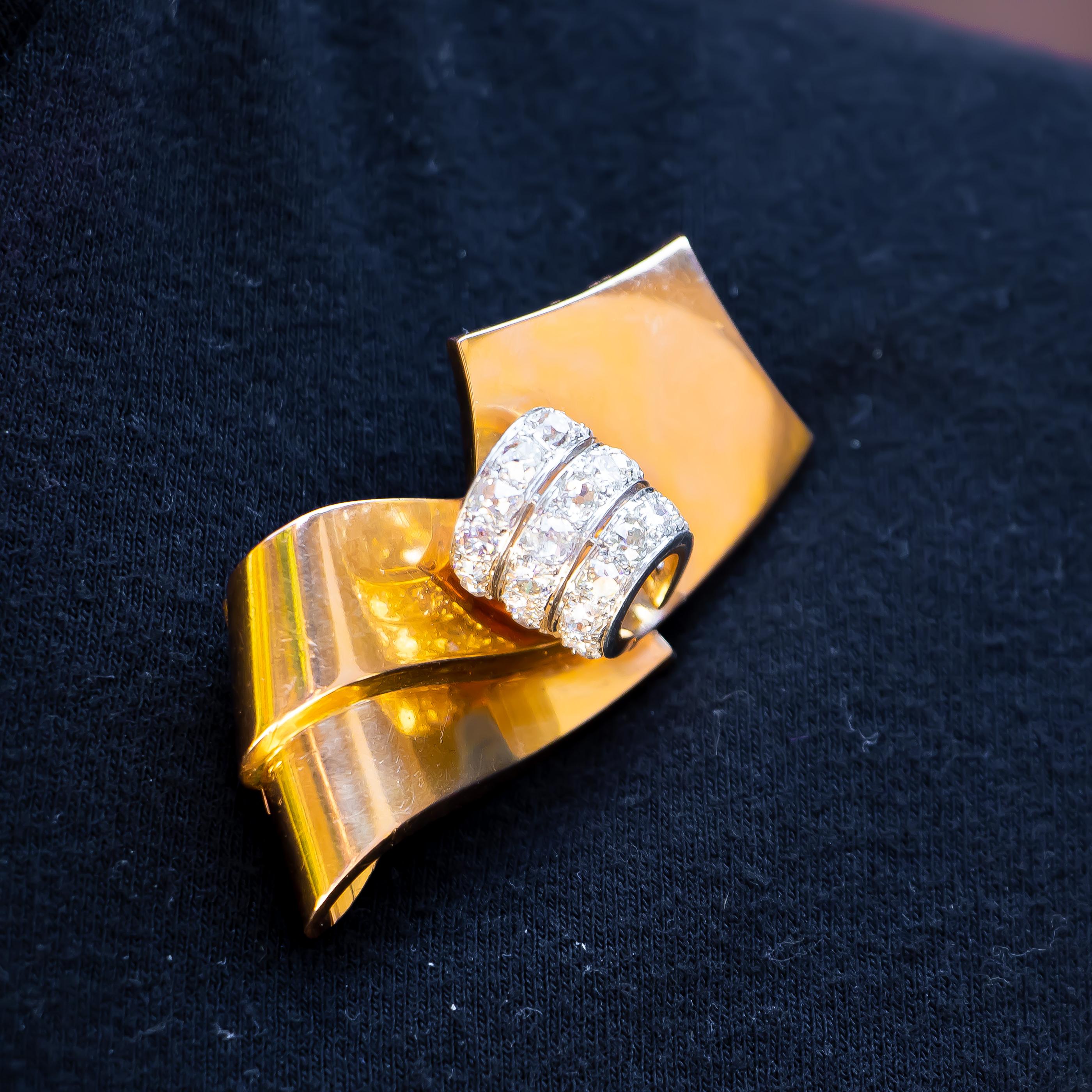 Art Deco Chaumet Diamond Brooch 5.2 Carat 18 Karat Yellow Gold