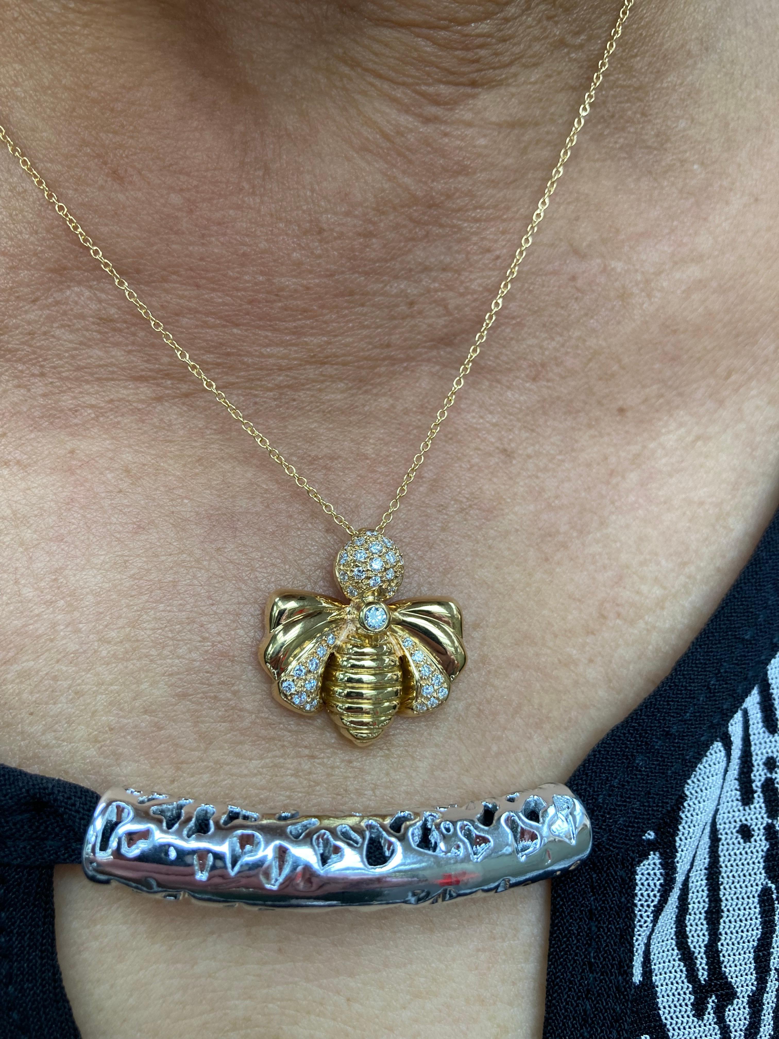 Chaumet Diamond Yellow Gold Bee Pendant In Good Condition In Los Angeles, CA