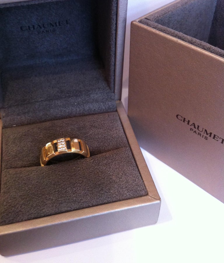 Round Cut Chaumet Diamonds and 18K Yellow Gold Class One Ring