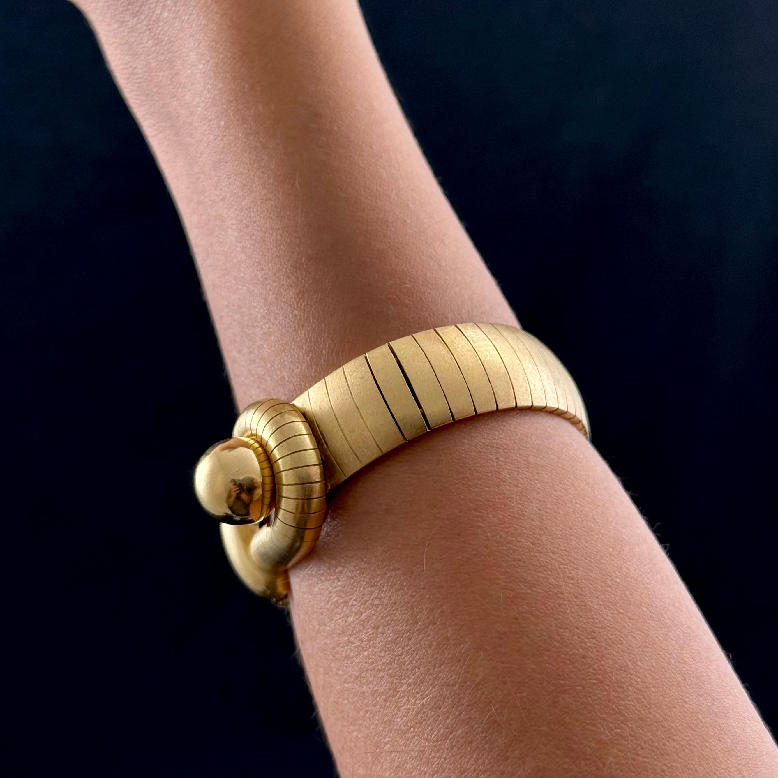 Chaumet Fidelité Loyalty Ball Loop Bracelet 18K Yellow Gold Vintage 1970s 1980s In Good Condition For Sale In Lisbon, PT