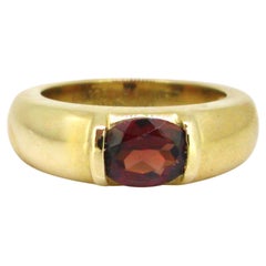 Chaumet Garnet Band Ring, 18 Karat Yellow Gold, France
