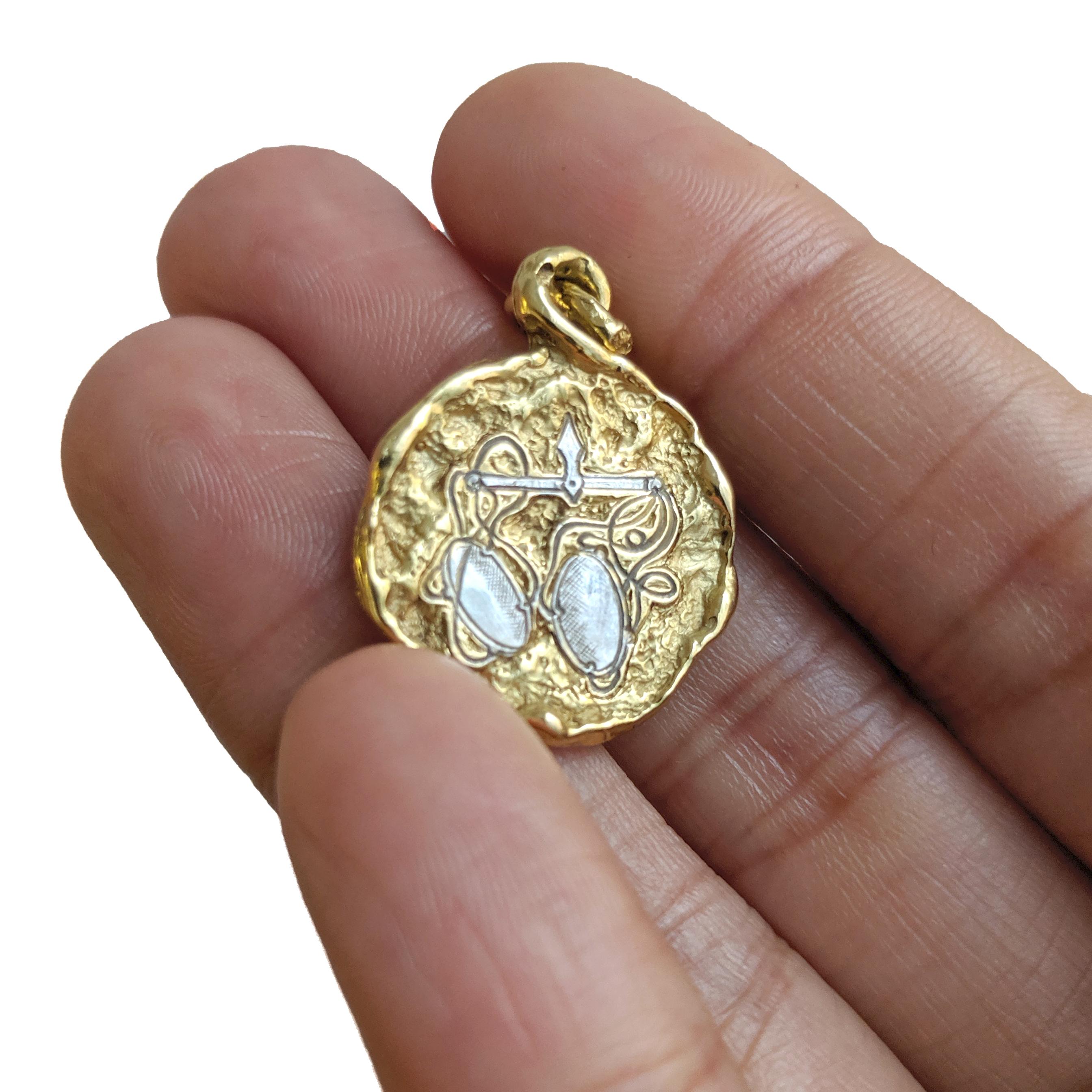Chaumet Paris Gold Libra Zodiac Pendant, 1970s In Excellent Condition In New York, NY