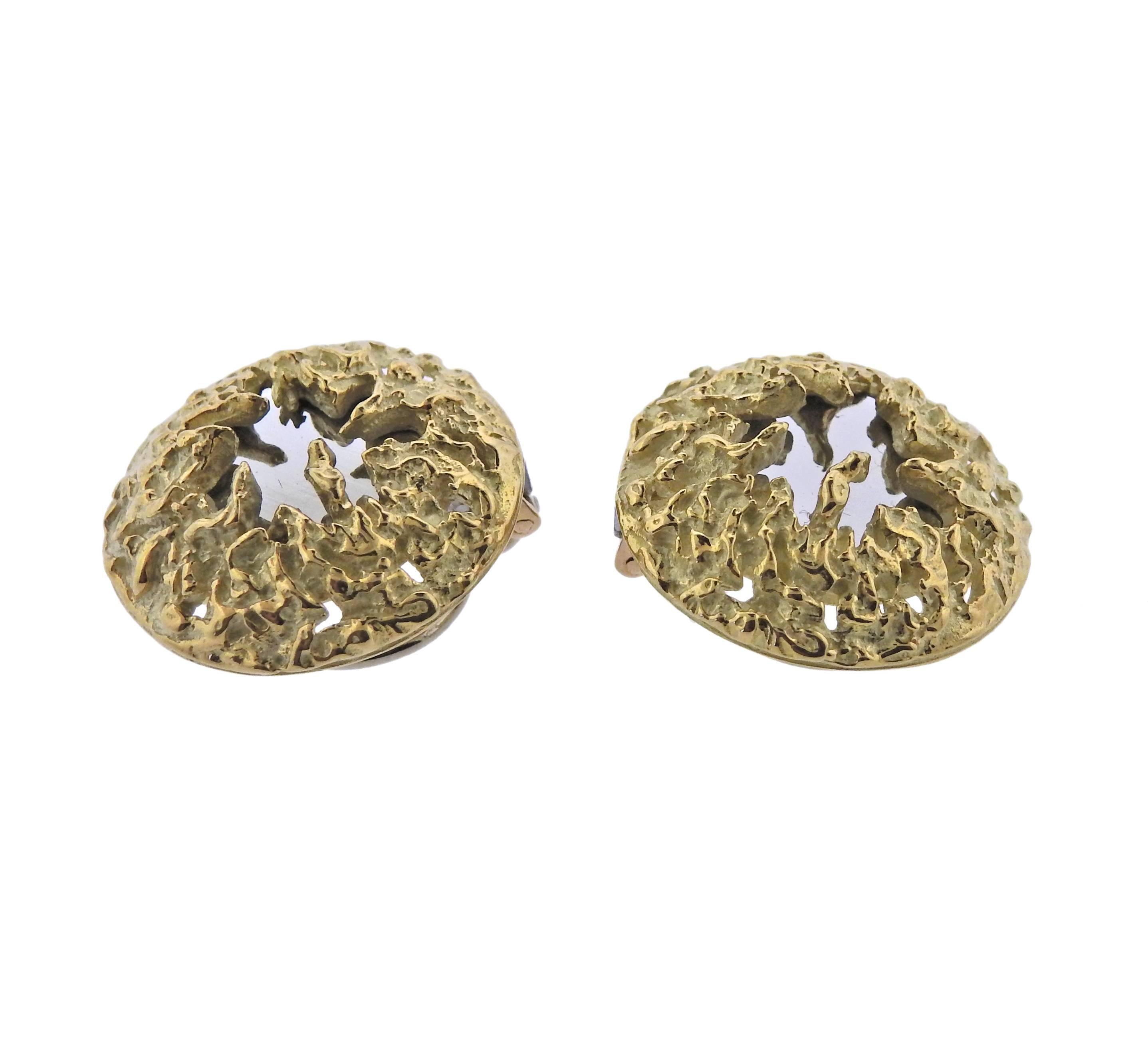 Pair of 18k yellow gold earrings, crafted by Chaumet. Earrings are 22mm in diameter and weigh 16.5 grams. Marked: Chaumet Paris. 