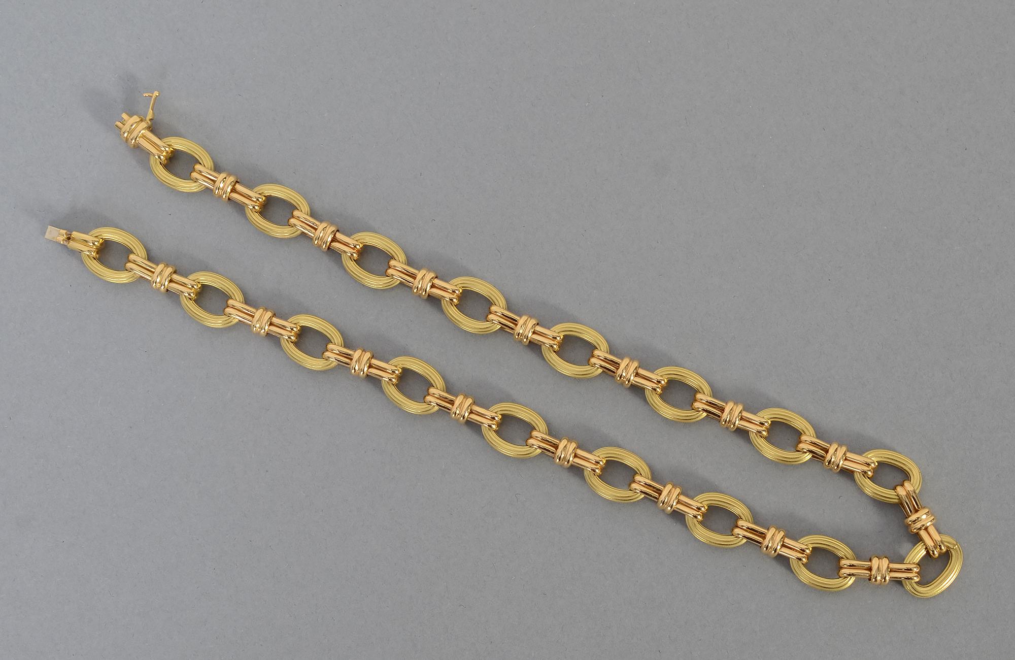 Moderne Chaumet Collier à maillons ovales en or en vente