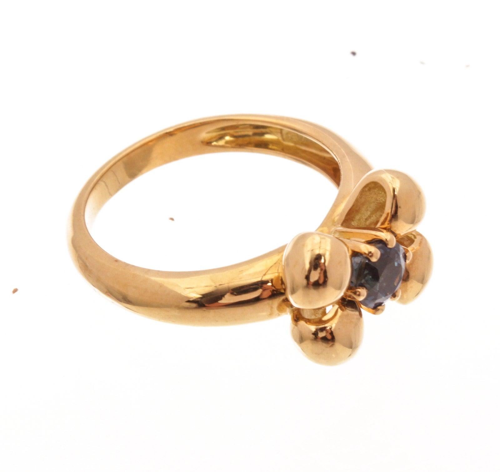 Chaumet Gold Sapphire Ring with gold-tone hardware.


33394MSC