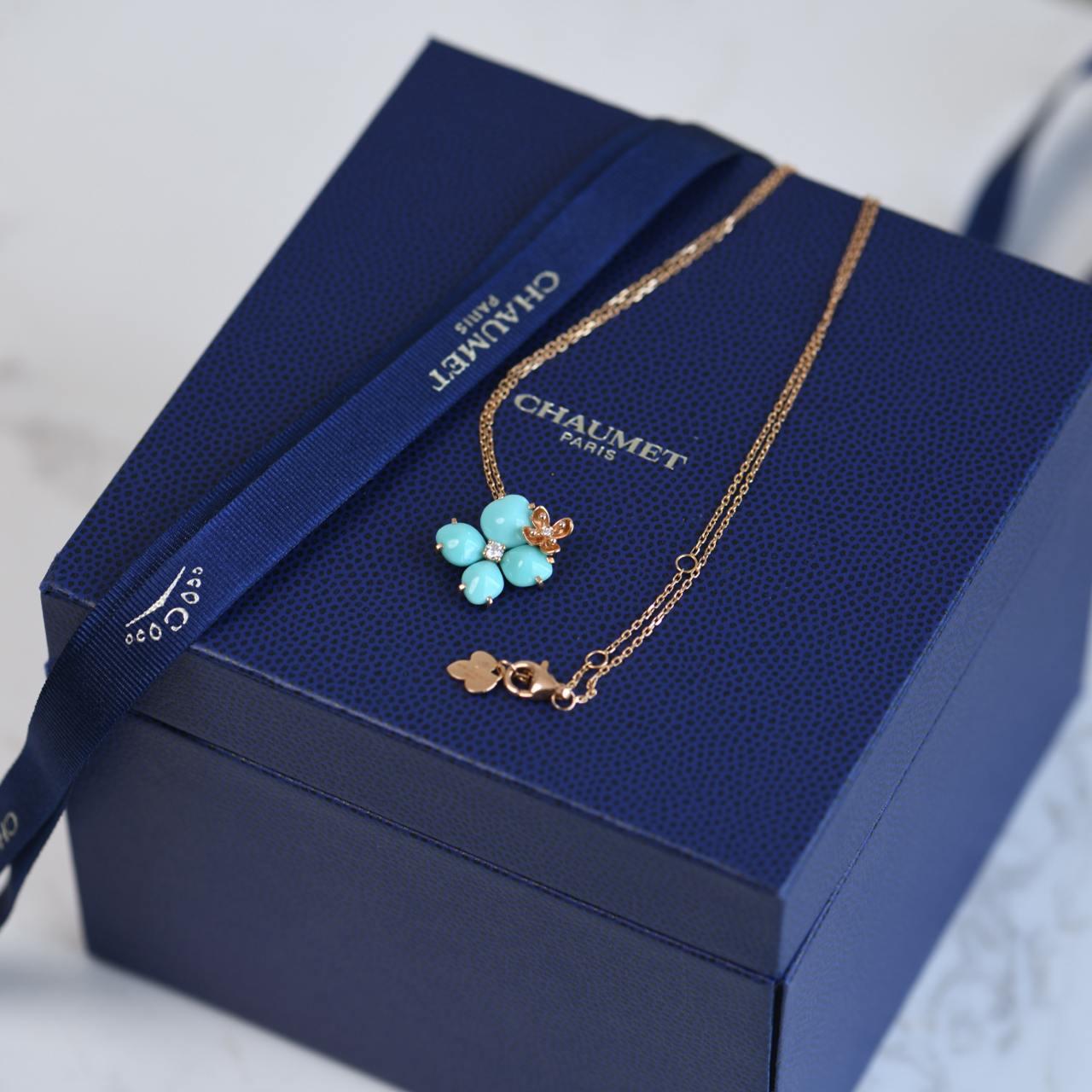 SKU.         AT-1555
Brand	Chaumet
Serial No	15******
Date	approx 2015
Metal	18K Rose Gold
__________________________________
Weight	Approx. 3.7g
Diameter	Approx. 42mm
Stone	Turquoise
Diamond	Approx.