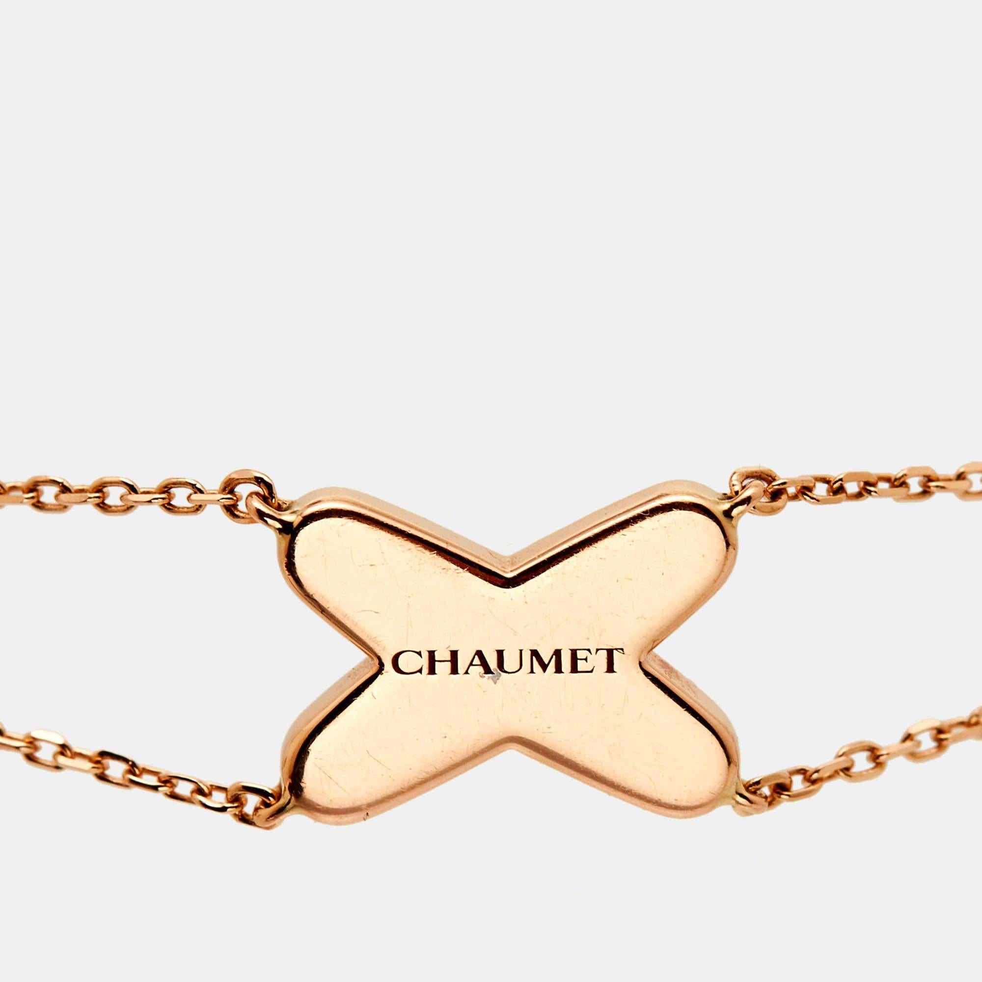 This incredibly-made bracelet from Chaumet has been created by the brand's skilled craftsmen with such precision that every line and curve is smoothened to perfection. The bracelet is sculpted using 18k rose gold and designed with double chains and