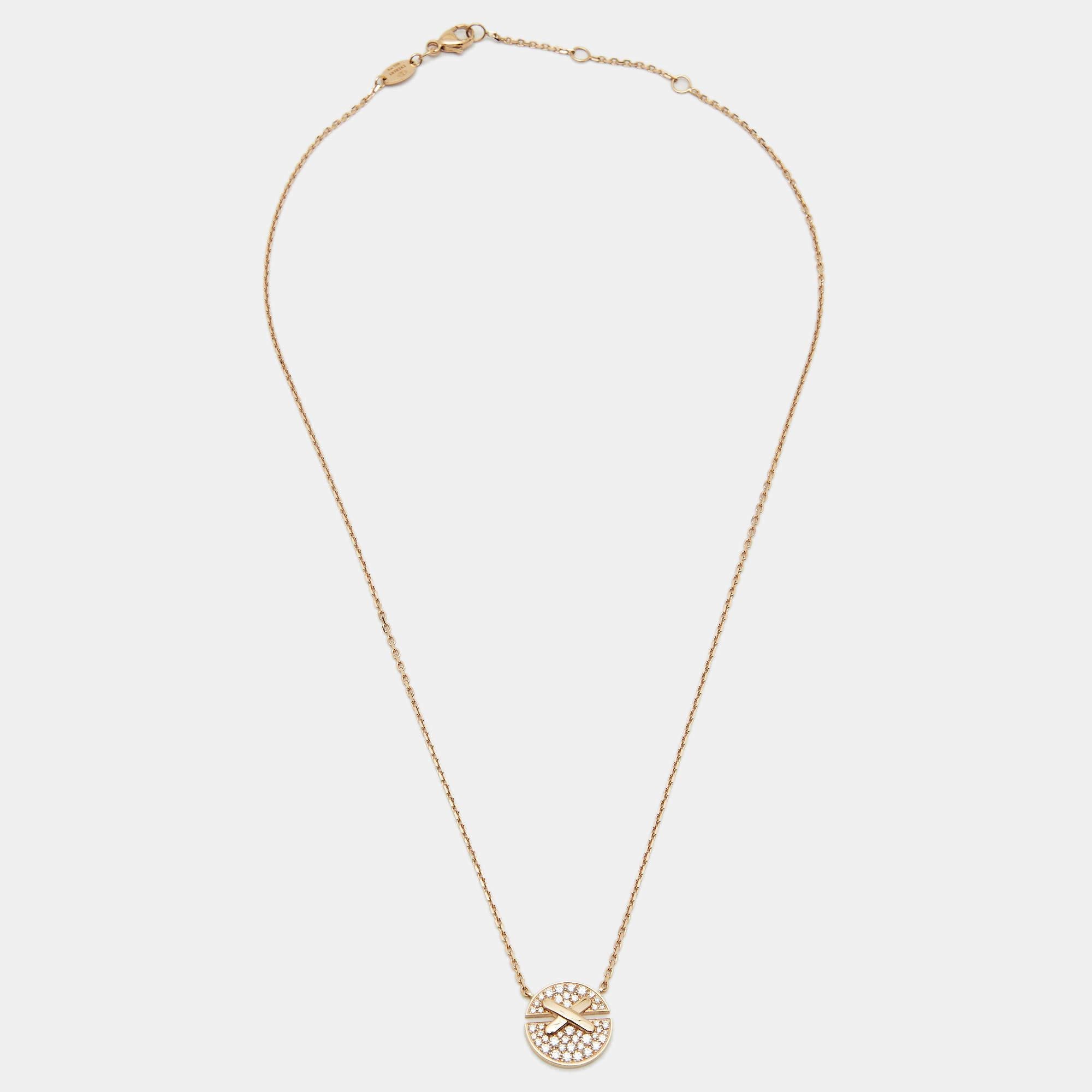 The fine workmanship, use of precious metals, and unique appeal make this Chaumet necklace for women a fabulous purchase. It's a worthy investment.

