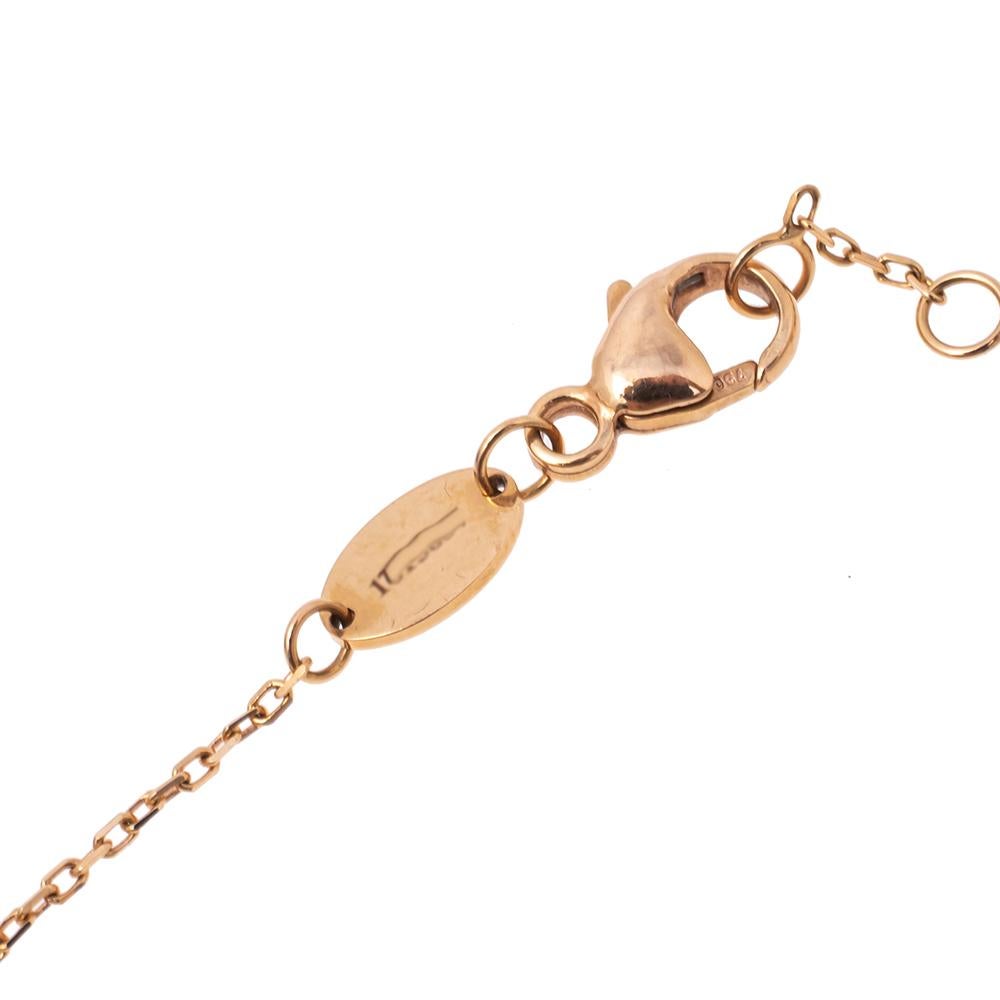 This gorgeous bracelet from Chaumet has been brought to life by skilled craftsmen with such precision that every line and curve is smoothened to perfection. The Jeux de Liens bracelet is sculpted using 18k rose gold and designed with double chains