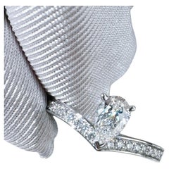Chaumet Joséphine Aigrette 18K White Gold Pear‑Shaped Diamond V‑Ring