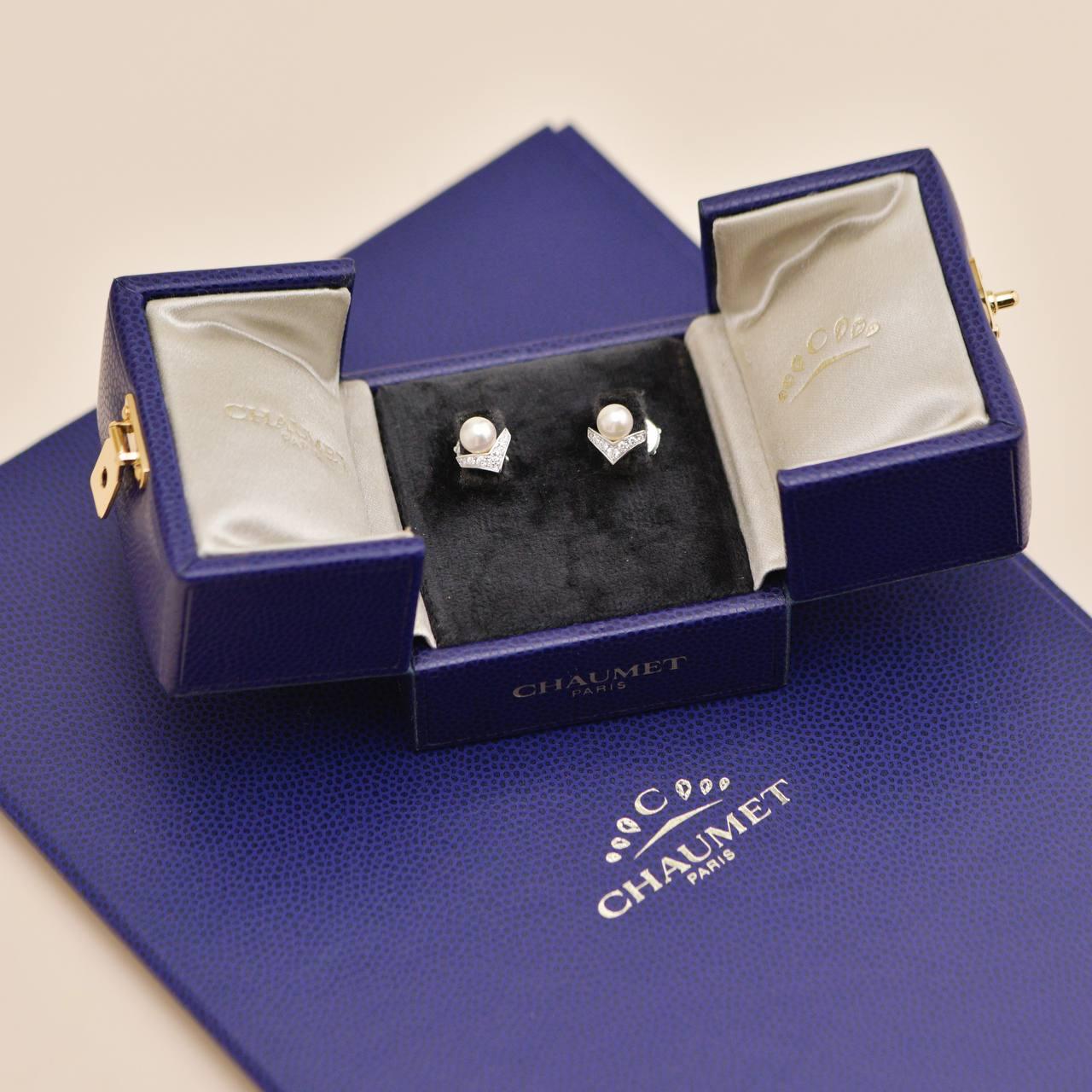 SKU	33301828
Livré avec	Set complet (boîte + carte)
Date	2023
RRP	3 500 £ TTC / 4 150 € TTC / 4 250 $ HT
Modèle	Joséphine Aigrette
Numéro de série	25*****
Métal	Or blanc 18k
Pierres	Perle
Poids total des diamants	0,15ct environ
Poids	Environ 3.8