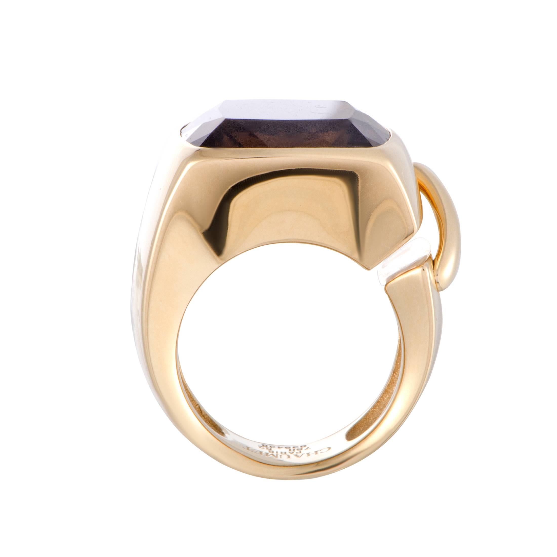 Presented by the renowned French jeweler Chaumet, this splendid ring offers a look of utmost elegance and refinement. The ring is made of classy 18K yellow gold and set with an exquisitely cut smoky topaz.
Ring Top Dimensions: 16mm x 16mm
Band: