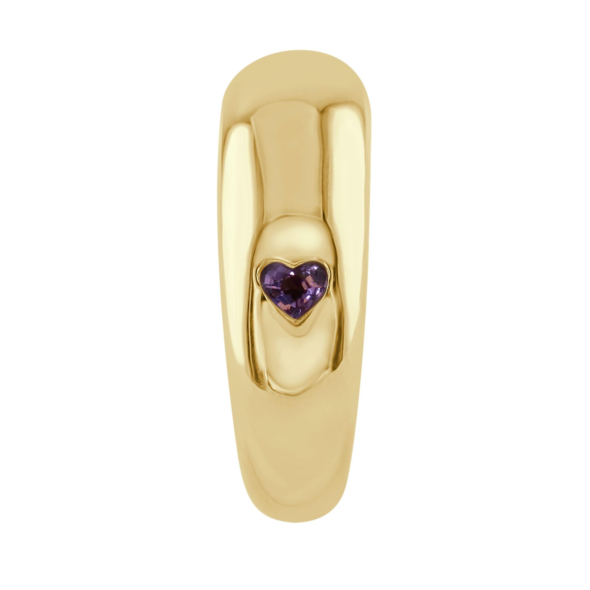 This gorgeous Chaumet gold ring is accompanied by a heart-shaped Pink Sapphire, for extra sparkle.

Set in 18K.

Signed: Chaumet Paris 498080-750

This ring is a beautiful accessory fit for any occasion, and may be worn as a right-hand ring. 
Finger