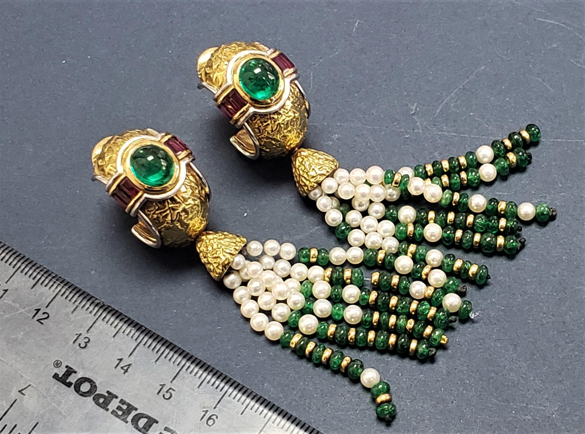CHAUMET New York Smaragd-, Rubin- und Perlen-Ohrringe 18K (Klassisch-römisch) im Angebot