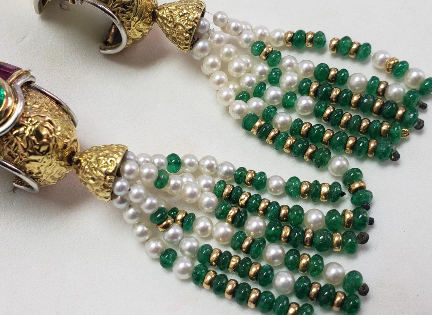 CHAUMET New York Smaragd-, Rubin- und Perlen-Ohrringe 18K im Zustand „Gut“ im Angebot in Chicago, IL