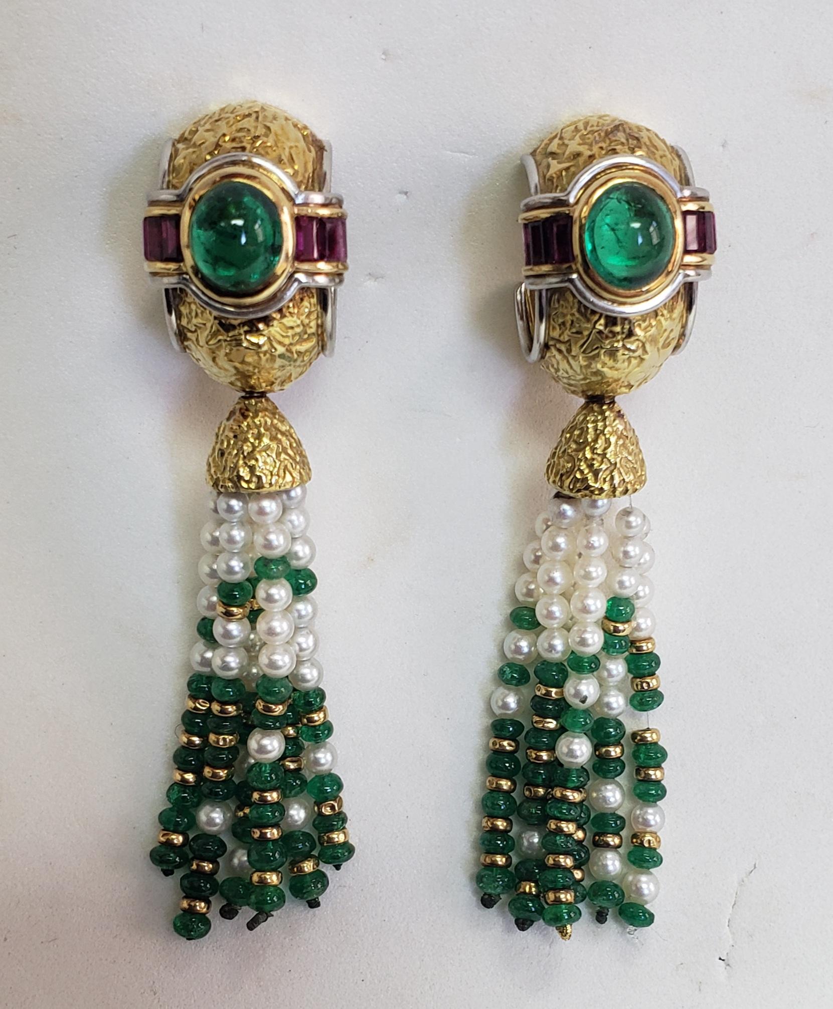 Boucles d'oreilles CHAUMET New York en émeraudes, rubis et perles 18 carats en vente 1