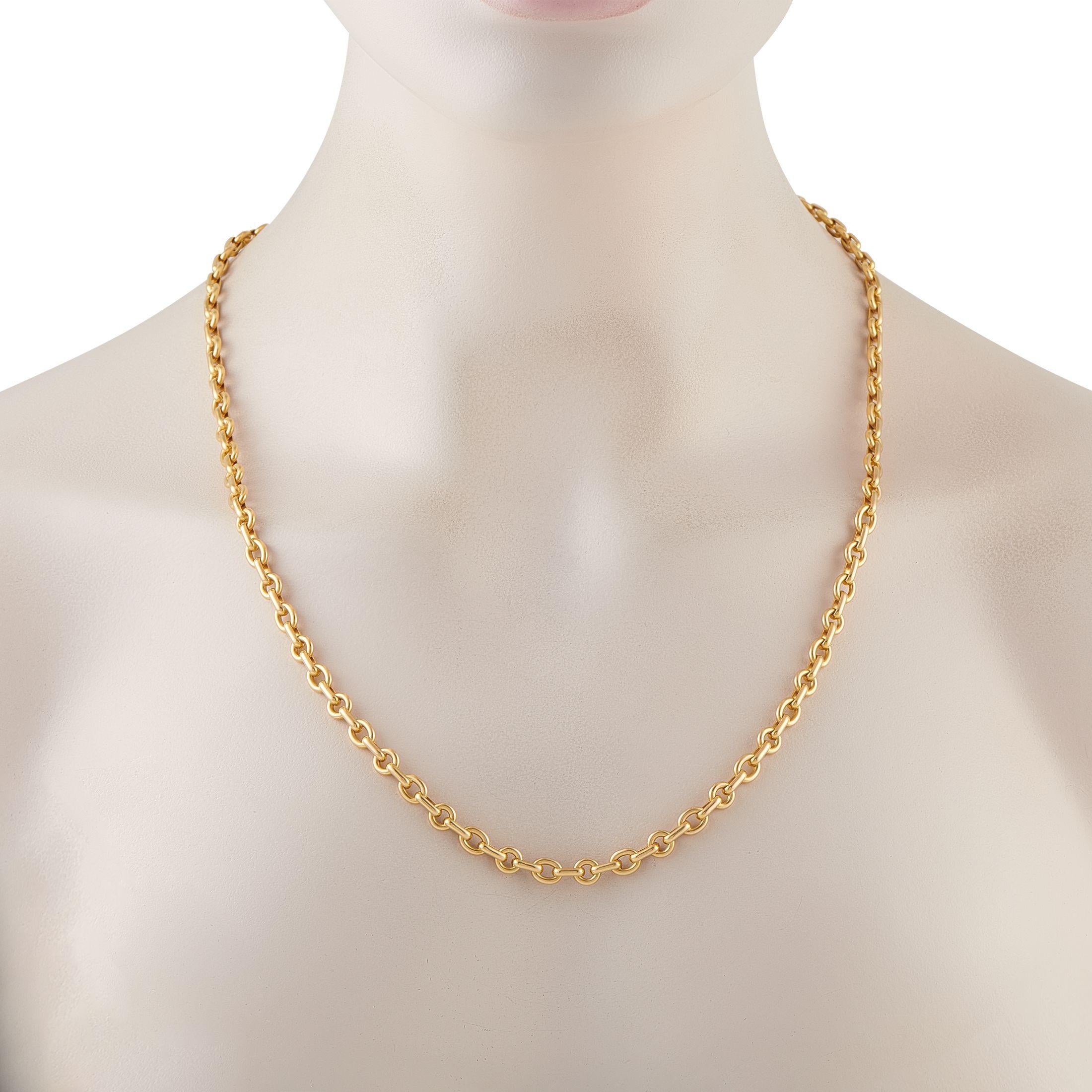 Questa collana Chaumet Ovronde offre una sobria eleganza. Realizzata in oro giallo 18 carati, la catena presenta un'alternanza di maglie ovali e rotonde. Questo gioiello è offerto in condizioni di conservazione e include una confezione regalo.