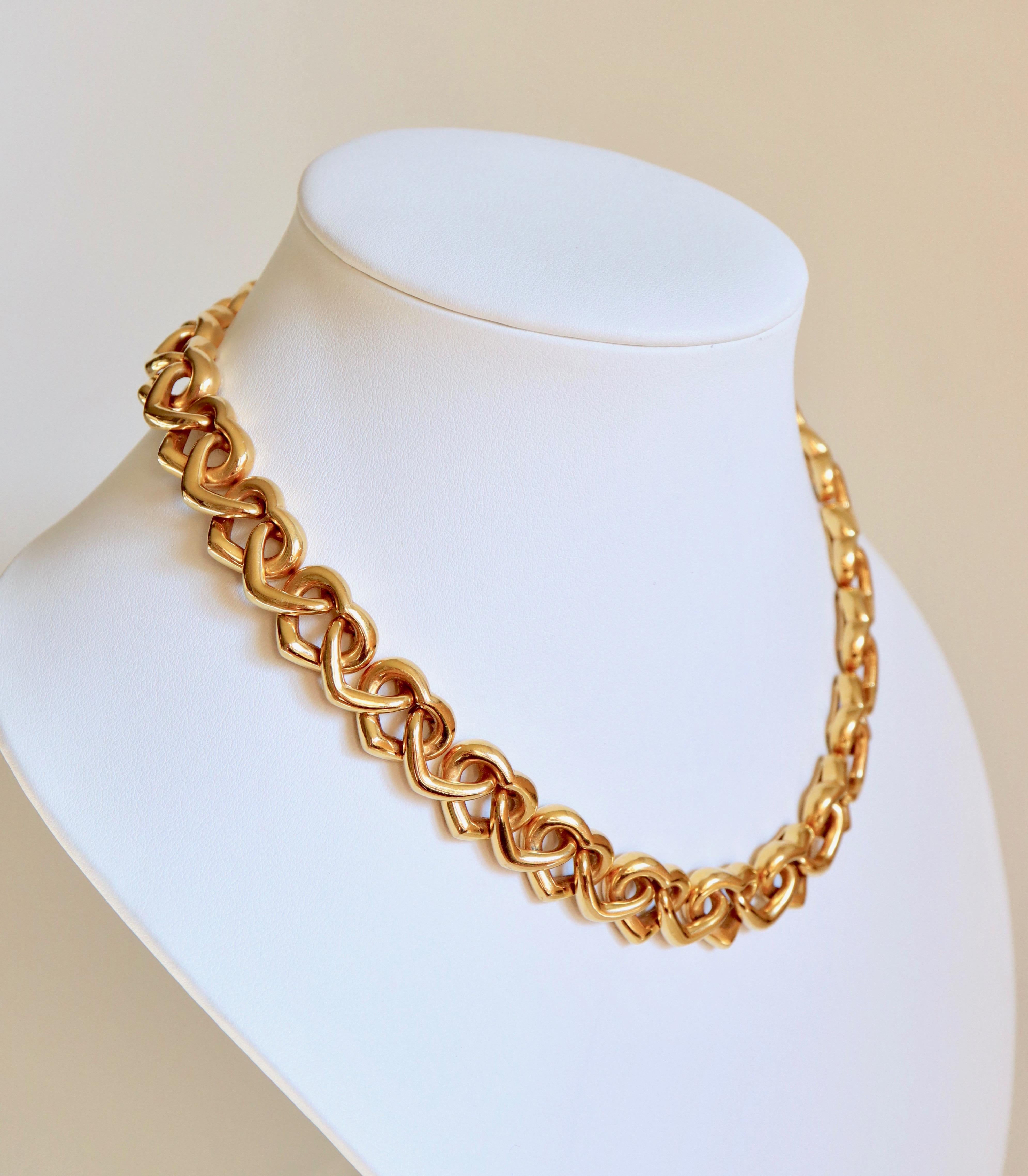Chaumet Paris 18 Karat Yellow Gold Heart Necklace For Sale 7